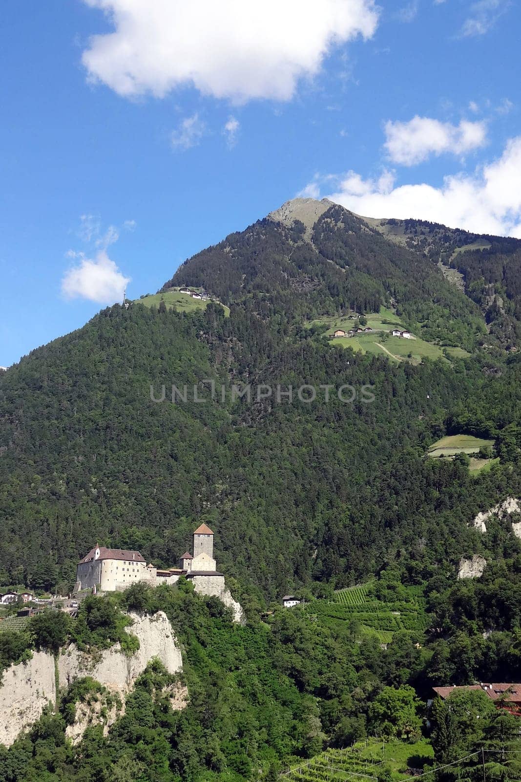 Mutspitze with Tyrol Castle