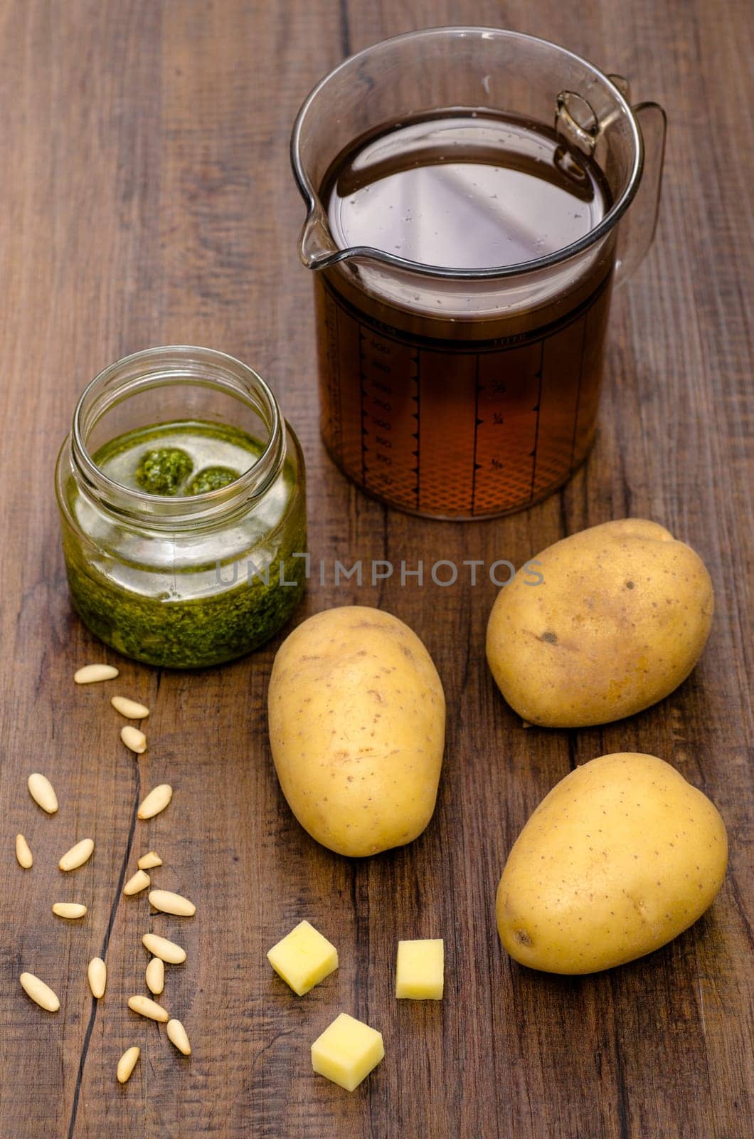 Potatoes,pine nuts,pesto and poultry broth as ingredients