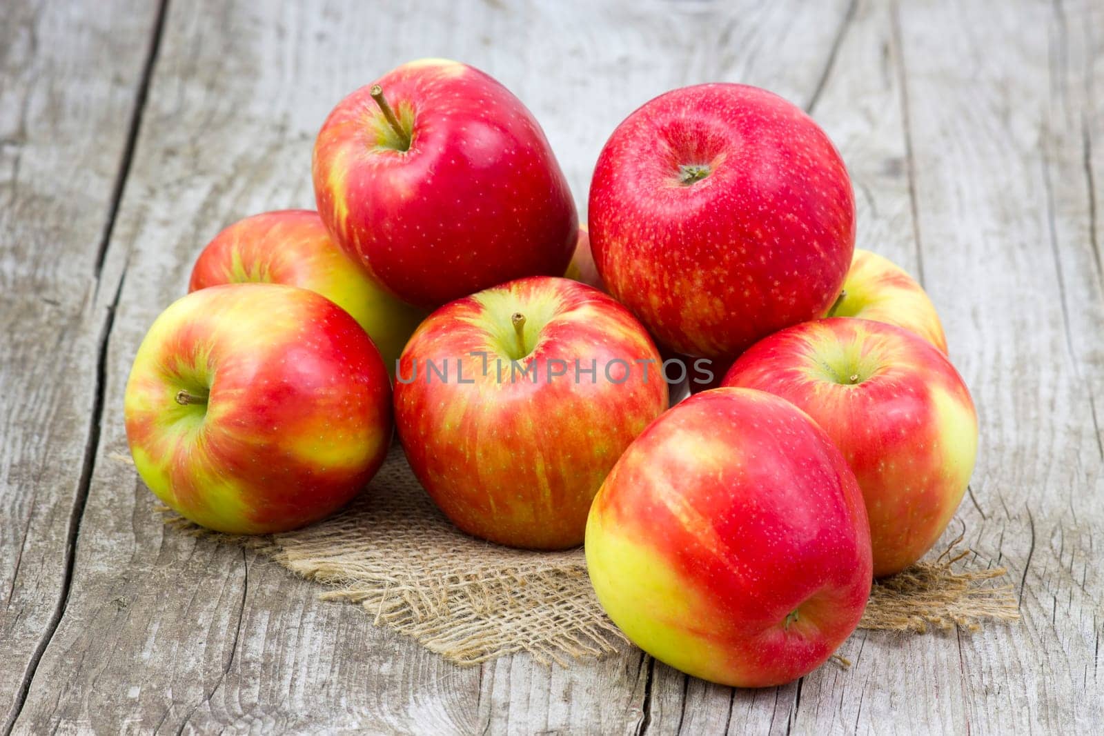 red apples
