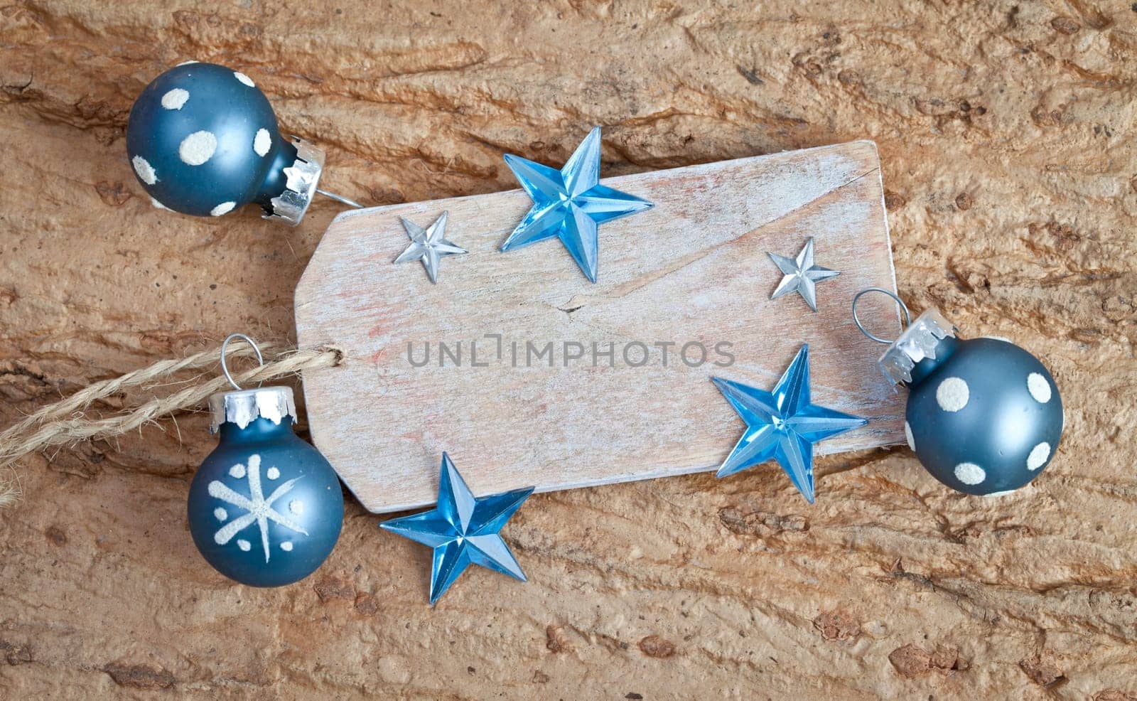 Wooden gift hangers for Christmas with decoration