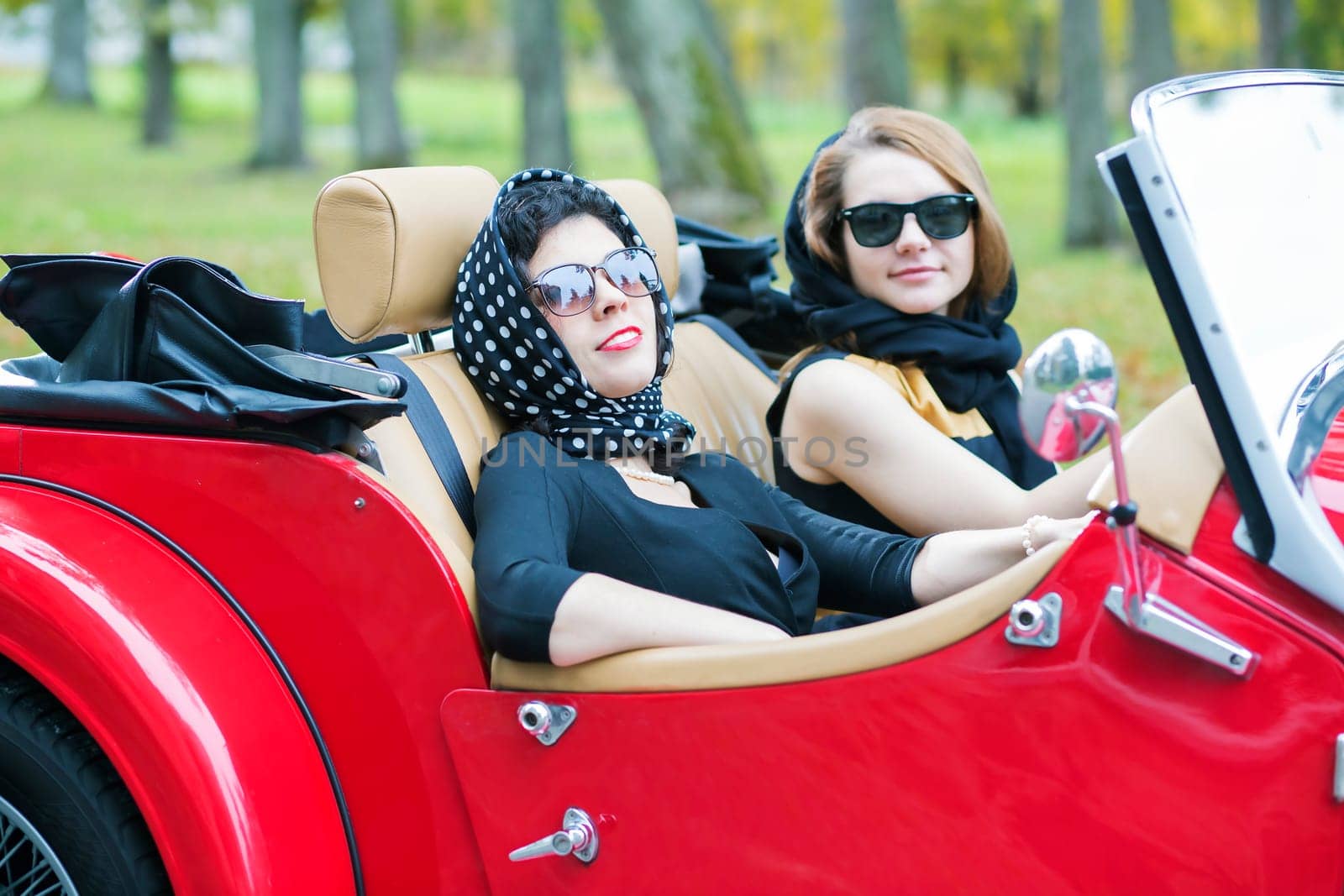 Fashionable women with dark glasses on vacation trip