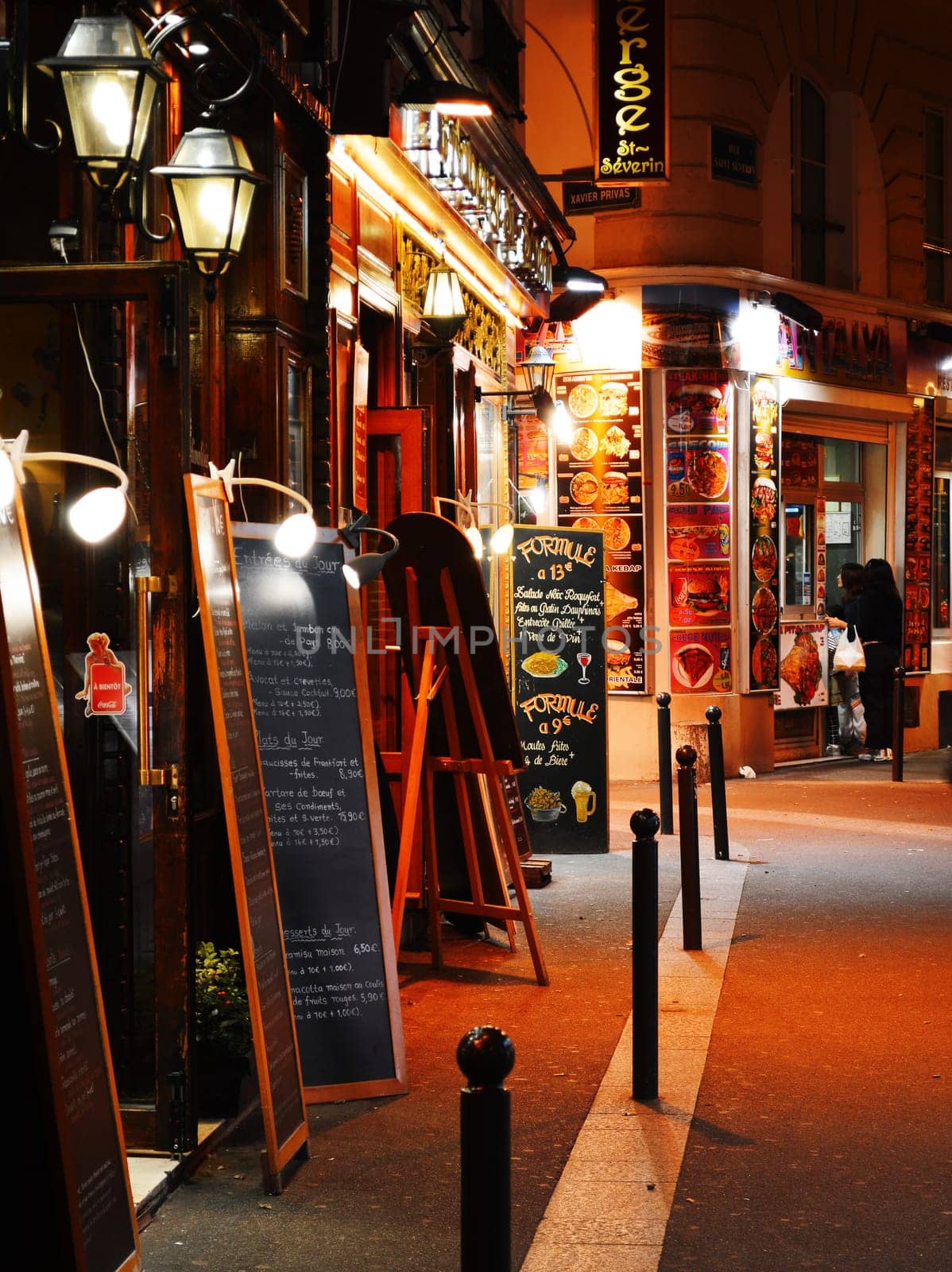 Famed for its nightlife Paris has about 40 000 restaurants