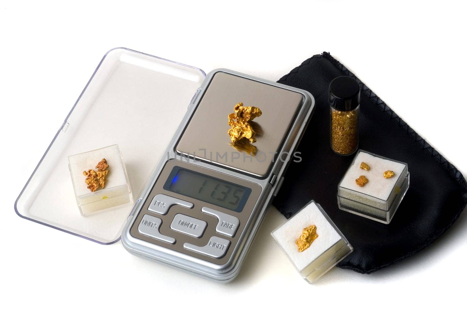 Weighing of gold