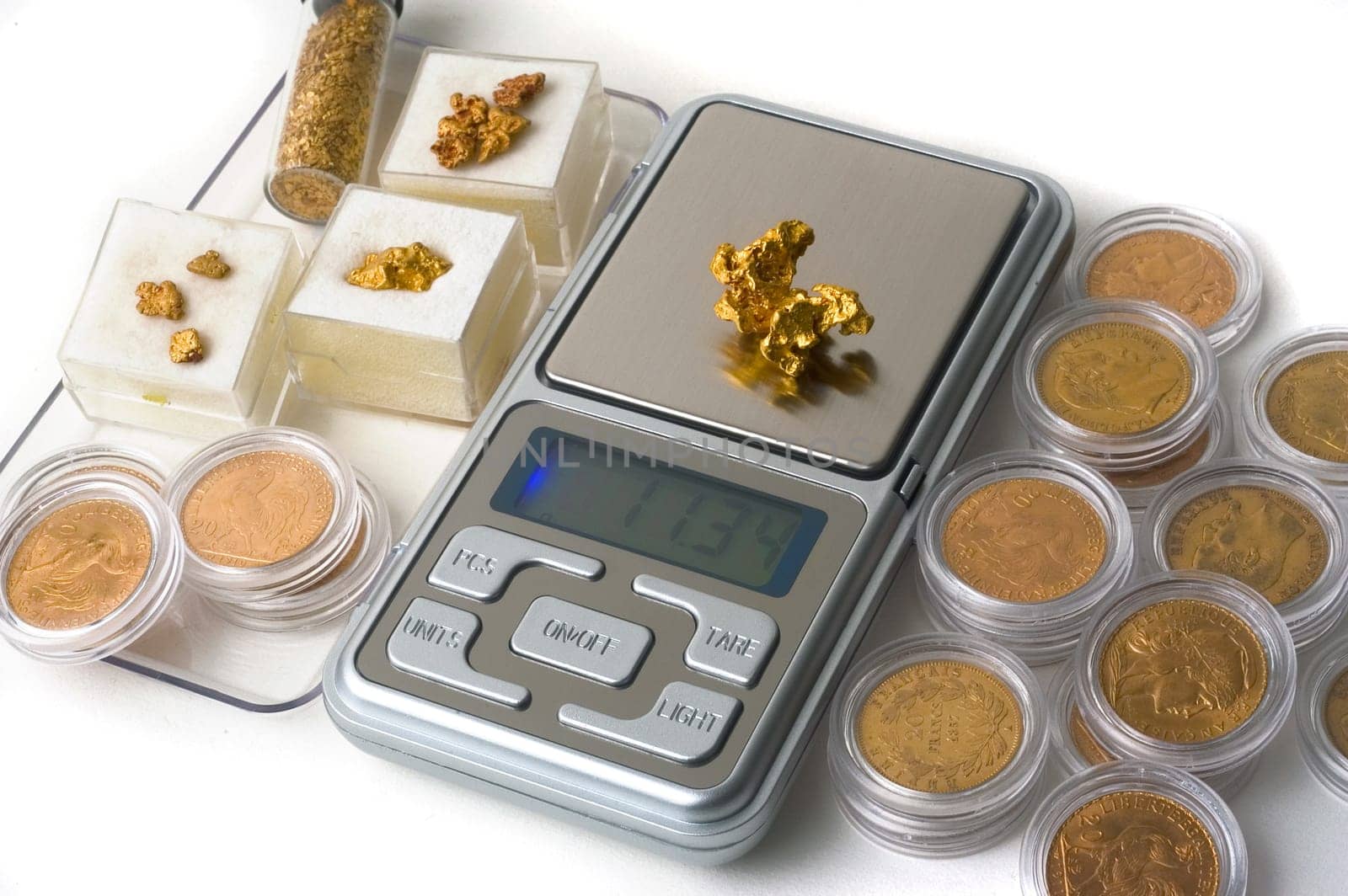 Weighing of gold