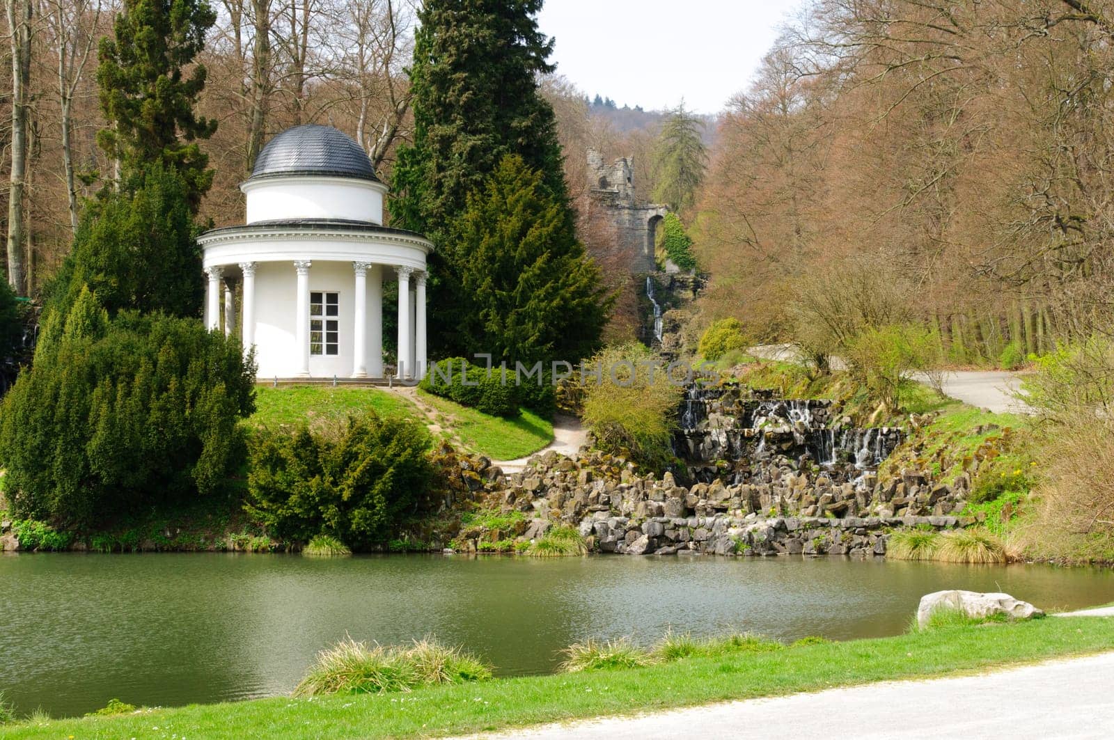 The fountain pond of Wilhelmshöhe Palace near Kassel with the Jussow Temple and the aqueduct