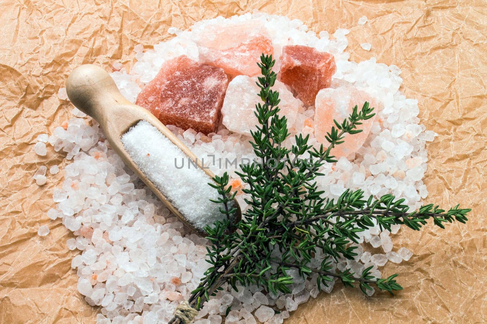 Himalayas,Himalayan salt,Hunza,crystal salt,jute sack,imperial salt,sodium,pink,salt,salt trade,table salt,rock salt,white,seasoning,magic salt,alexander salt,ground,whole,fine,spice,coarse,halite chunks,fine cuisine,salt mill,.kitchen,cooking,bath,bath,healthy,water,brine,bath additive,sea salt,.