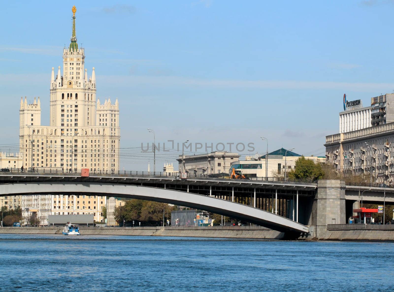 Kotelnicheskaya Embankment Building