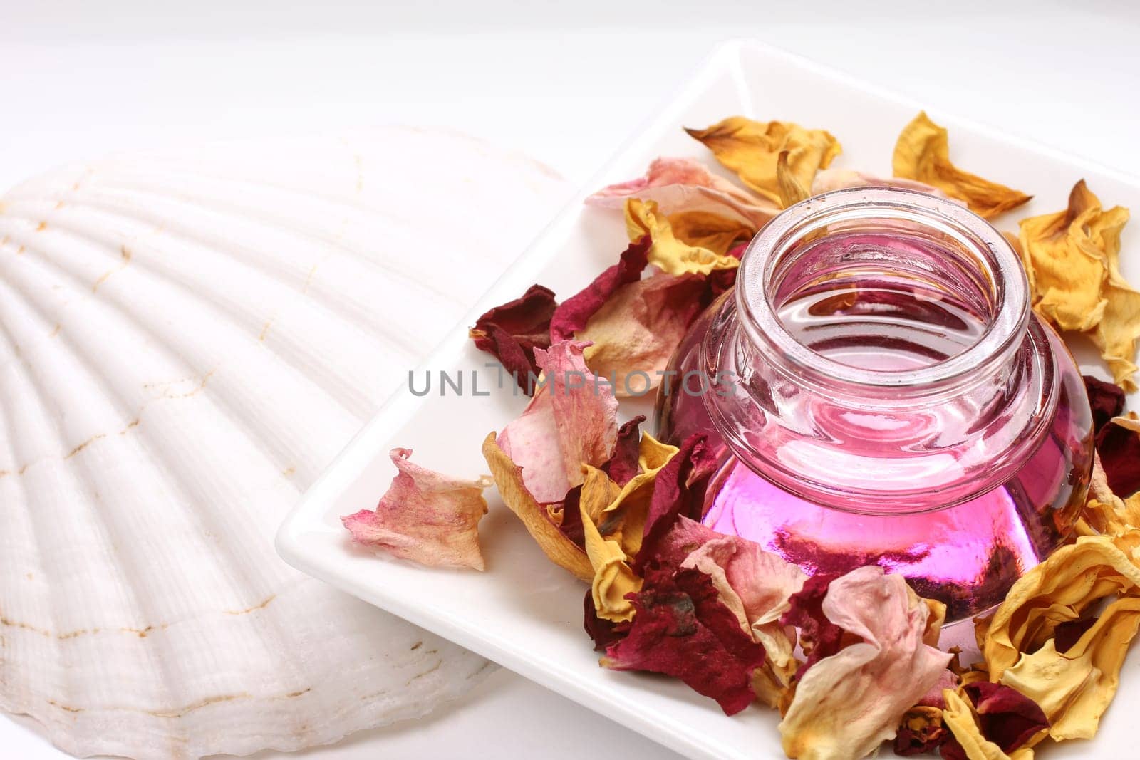Essence with potpourri and shell