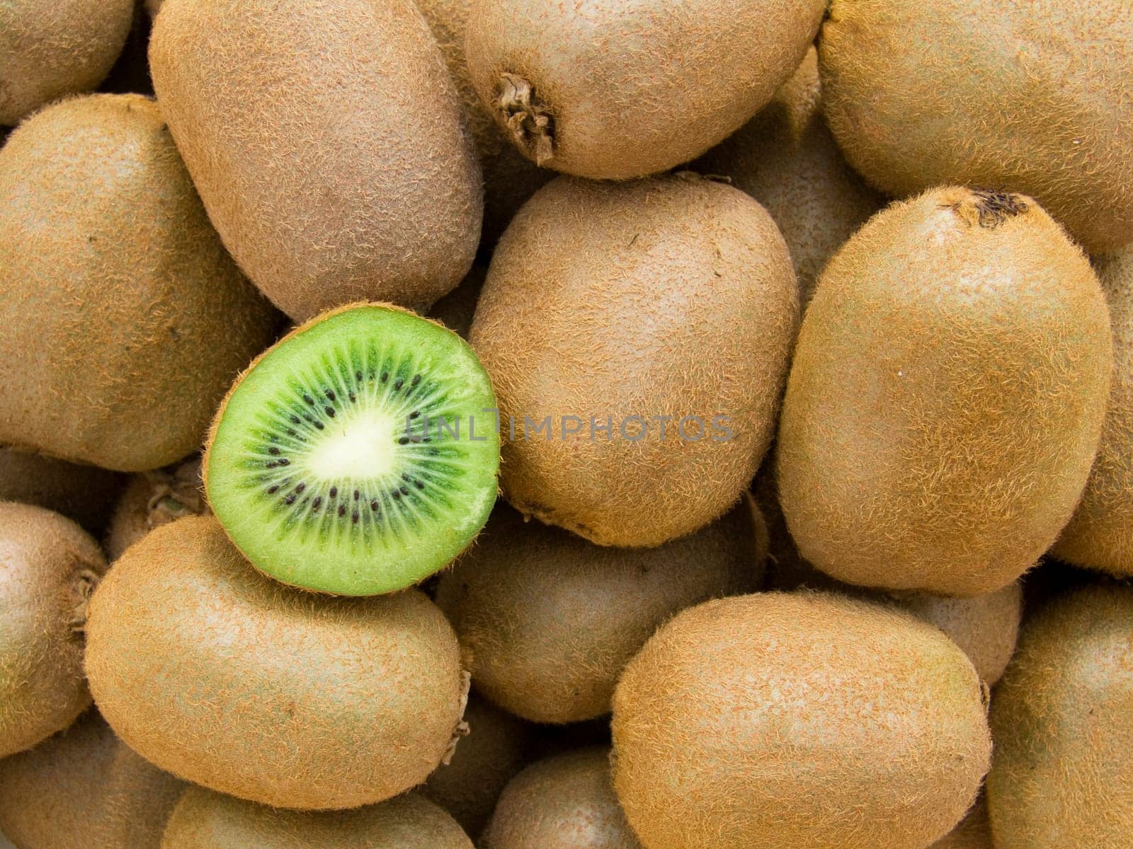The big kiwis, with one cut on half-and-half