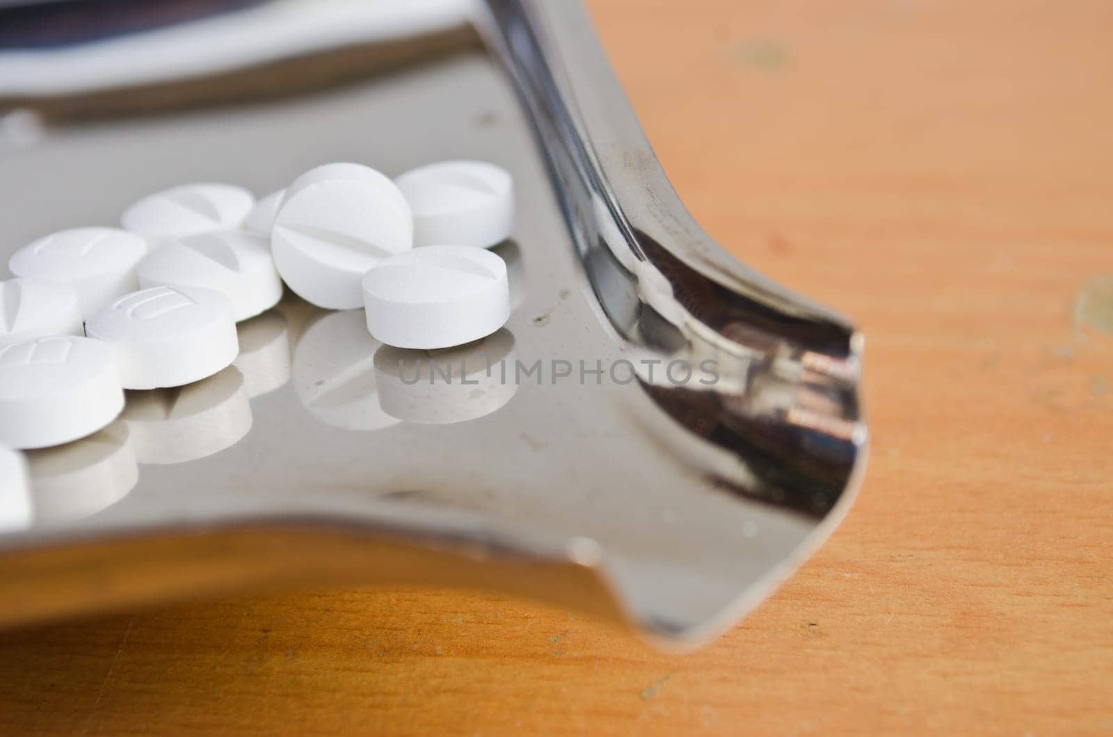 Close up of Counting tablets medical pills on stainless steel tray.(Health care and medical concept)