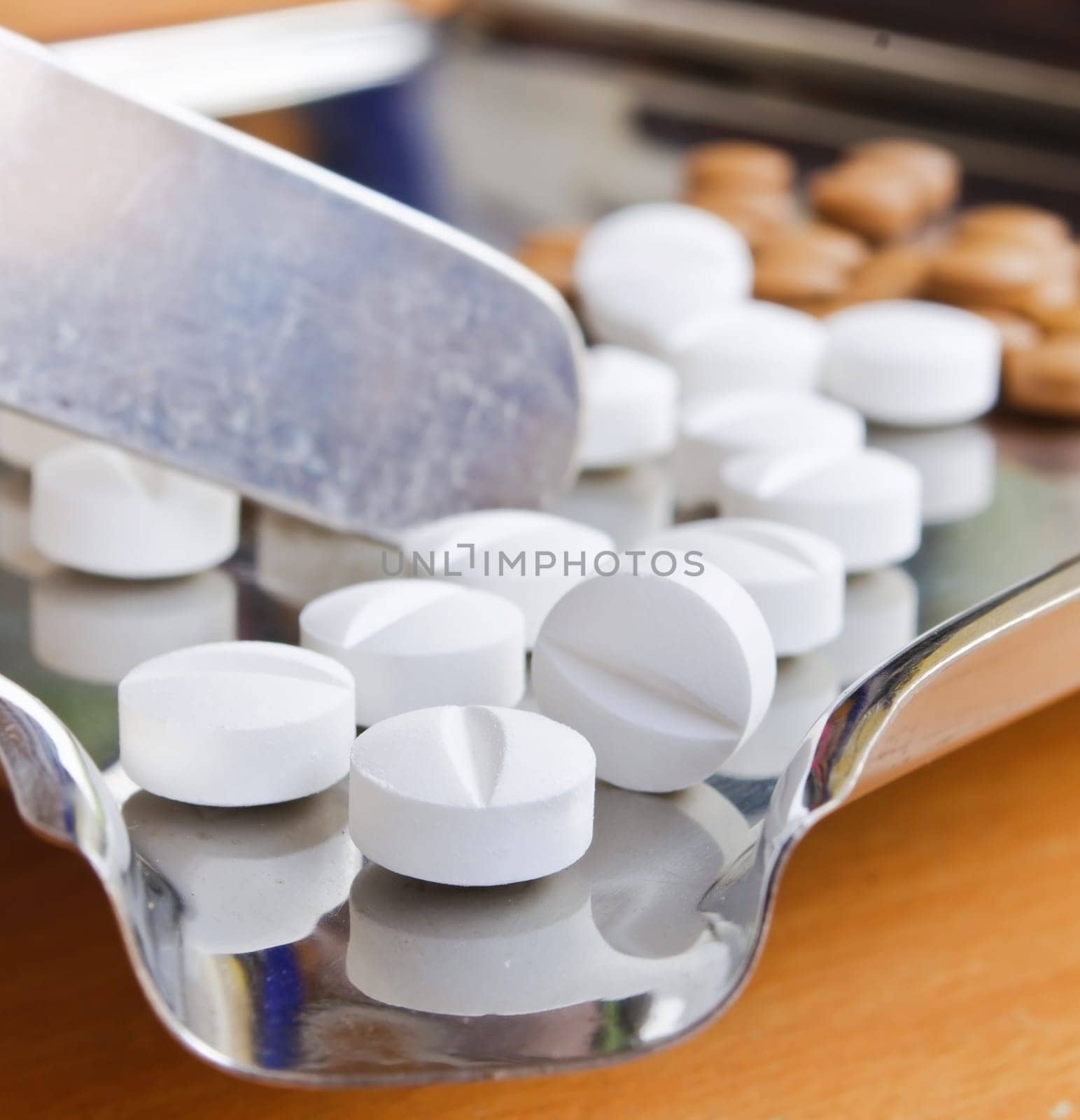 Close up of Counting tablets medical pills on stainless steel tray.(Health care and medical concept)