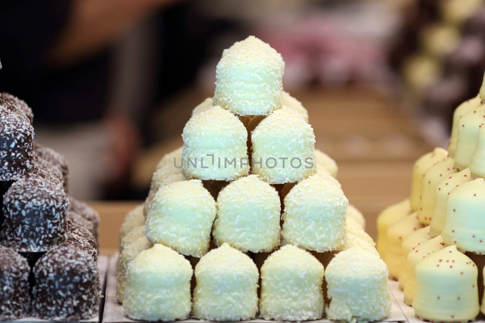 Details of a stack of marshmallows cooked with chocolate.