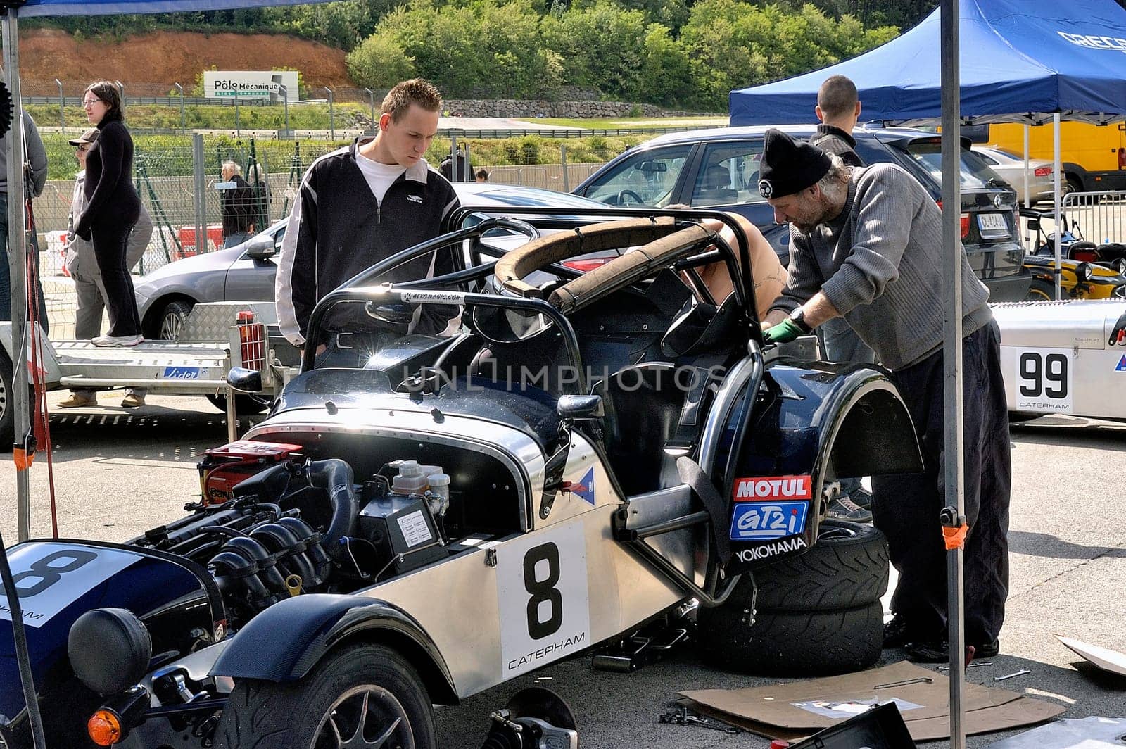 chases of Caterham on the circuit of the Cevennes with Ales in the French department of Gard the May 24th and 25th, 2013. mechanical maintenance