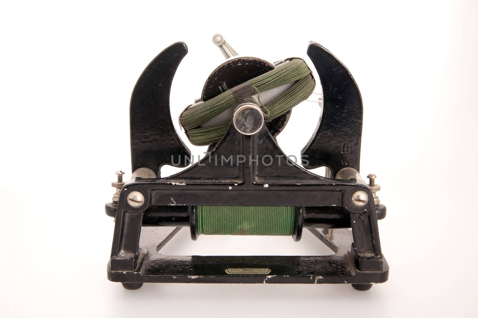 AC DC electromagnetic manual motor generator for educational purposes