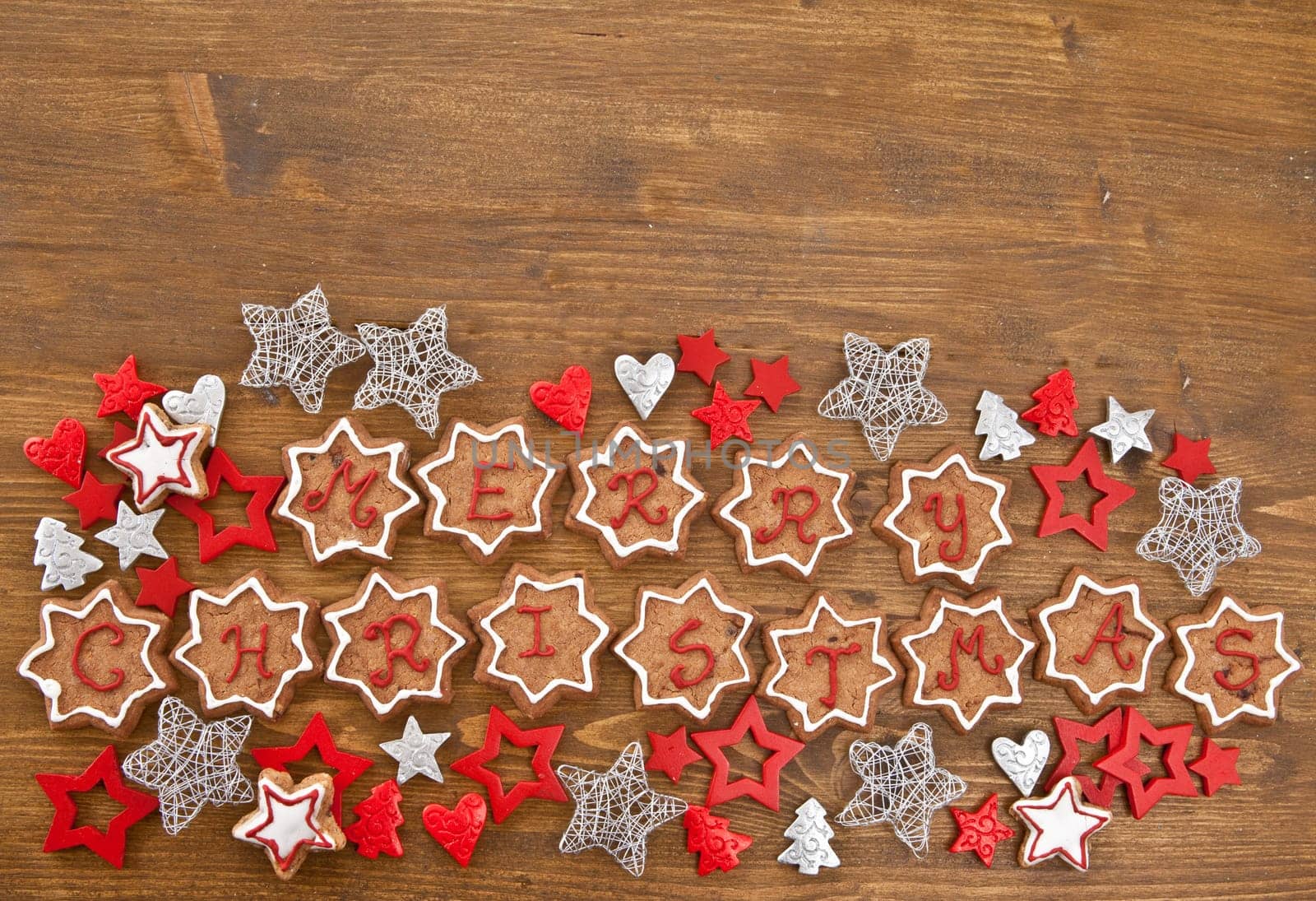 "Merry Christmas"" written with icing on plates"