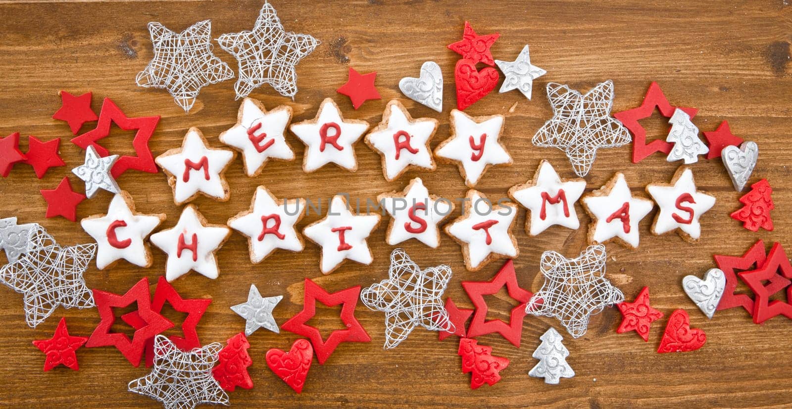 "Merry Christmas"" written with icing on plates"