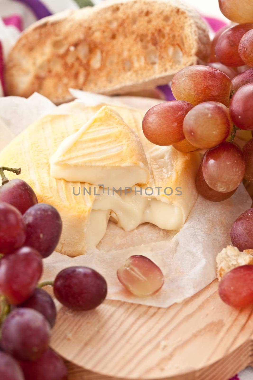 Caese,bread and fresh grapes