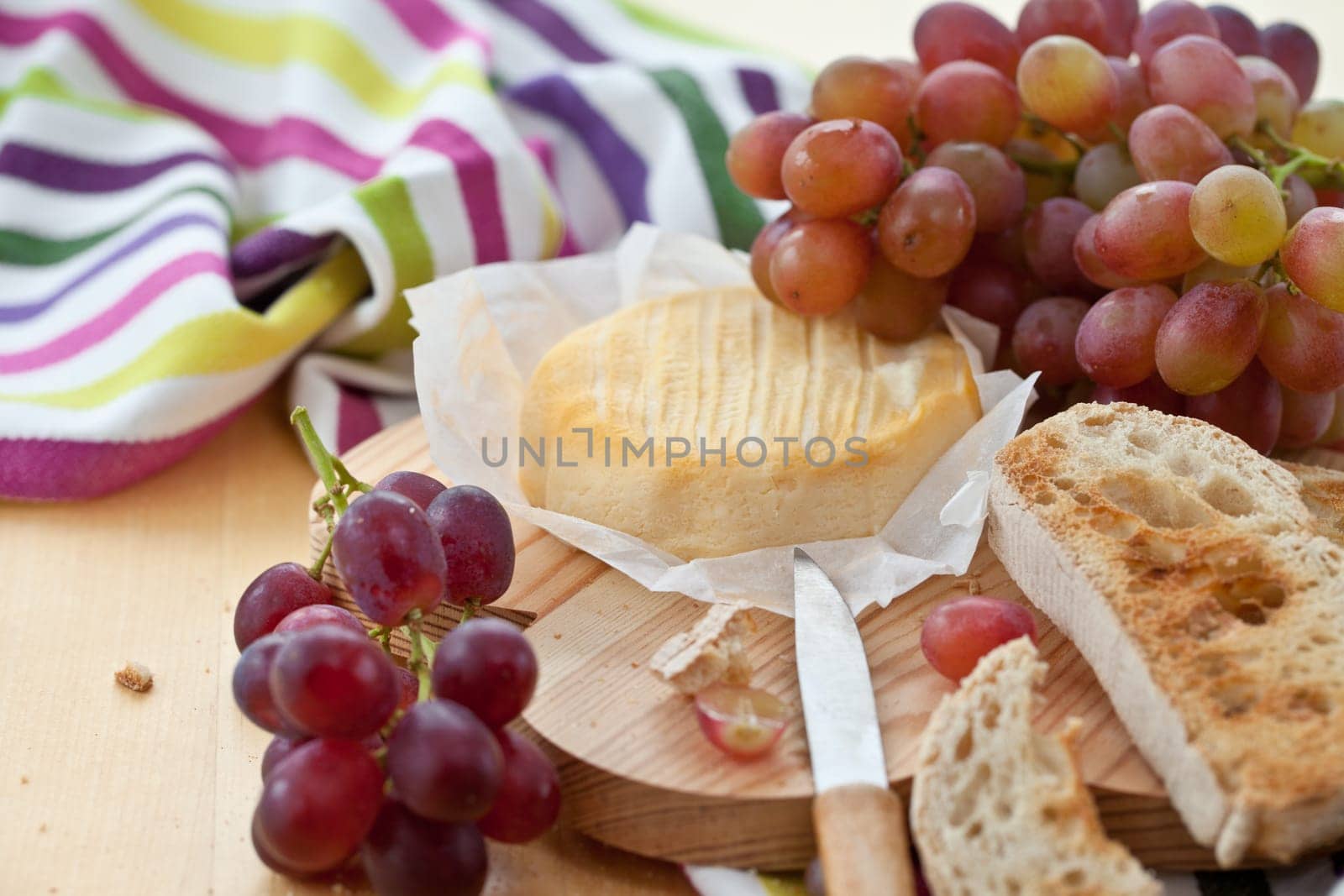Caese,bread and fresh grapes