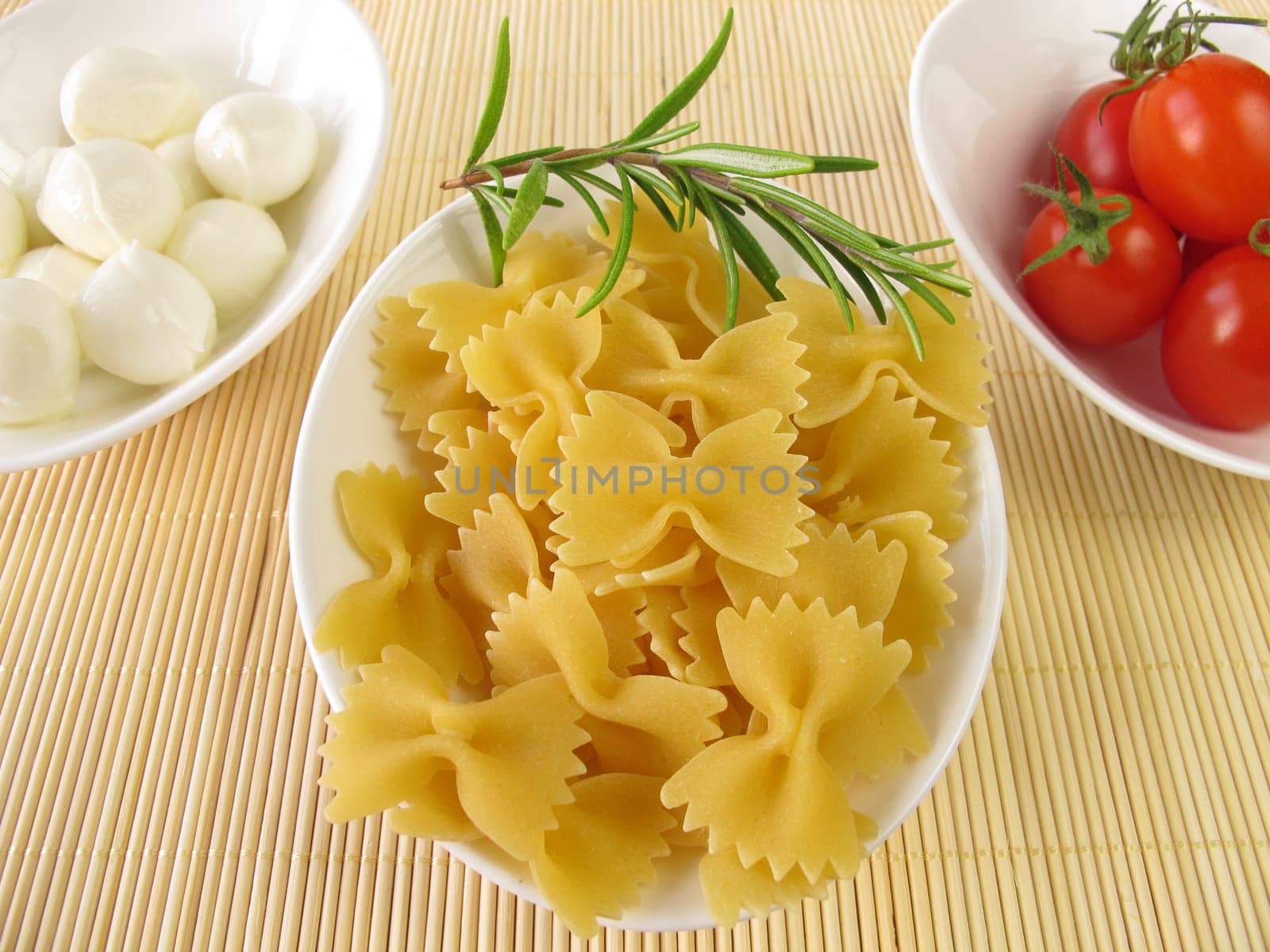 Colourfalle,tomatoes and mozzarelle balls