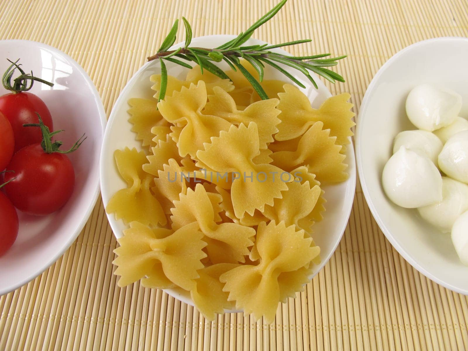 Colourfalle,tomatoes and mozzarelle balls