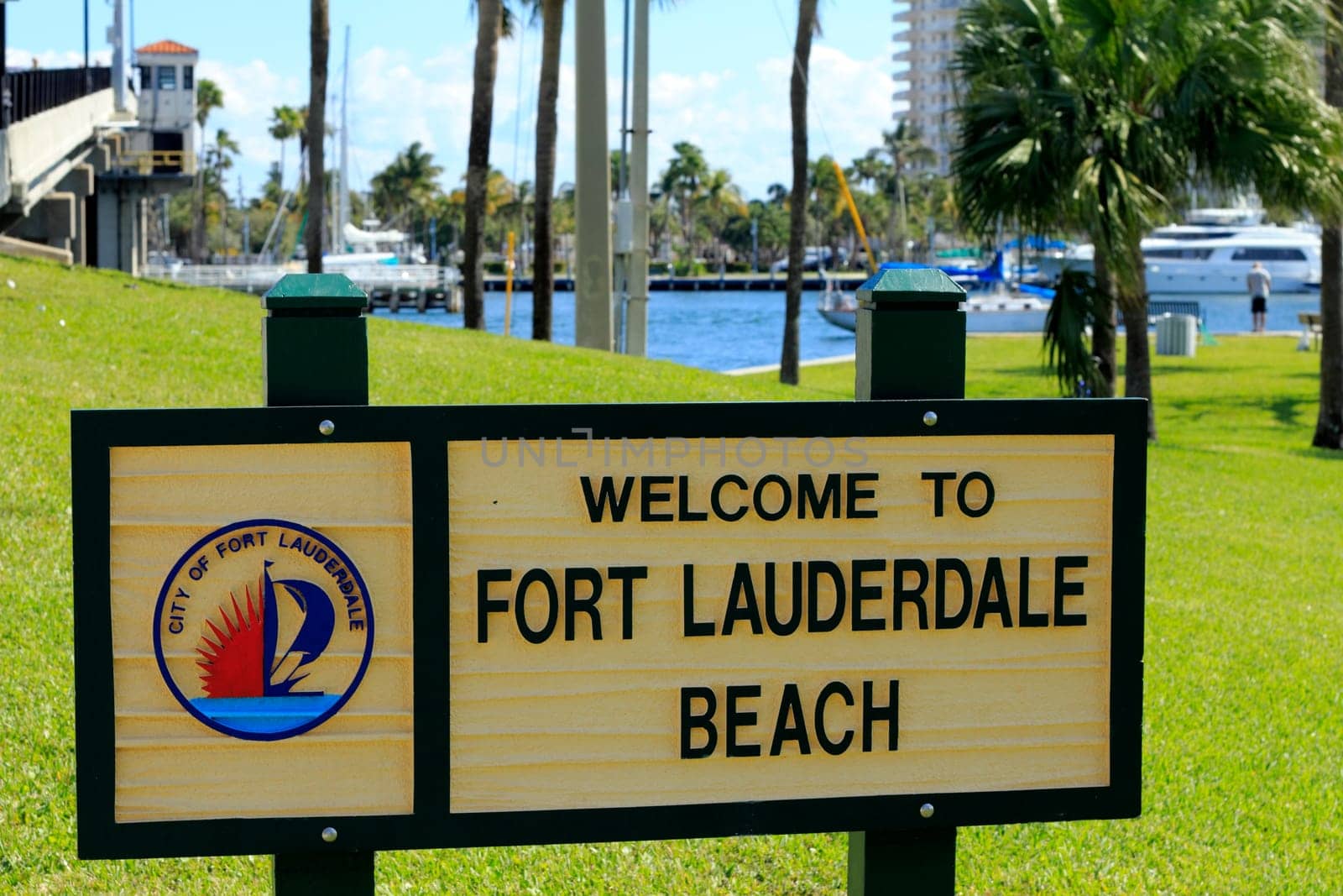 FORT LAUDERDALE, FLORIDA - FEBRUARY 3: Welcome to Fort Lauderdale Beach sign in Merle Fogg / Idlewyld park near Las Olas Intracoastal waterway drawbridge on February 3, 2013 in Ft Lauderdale, Florida