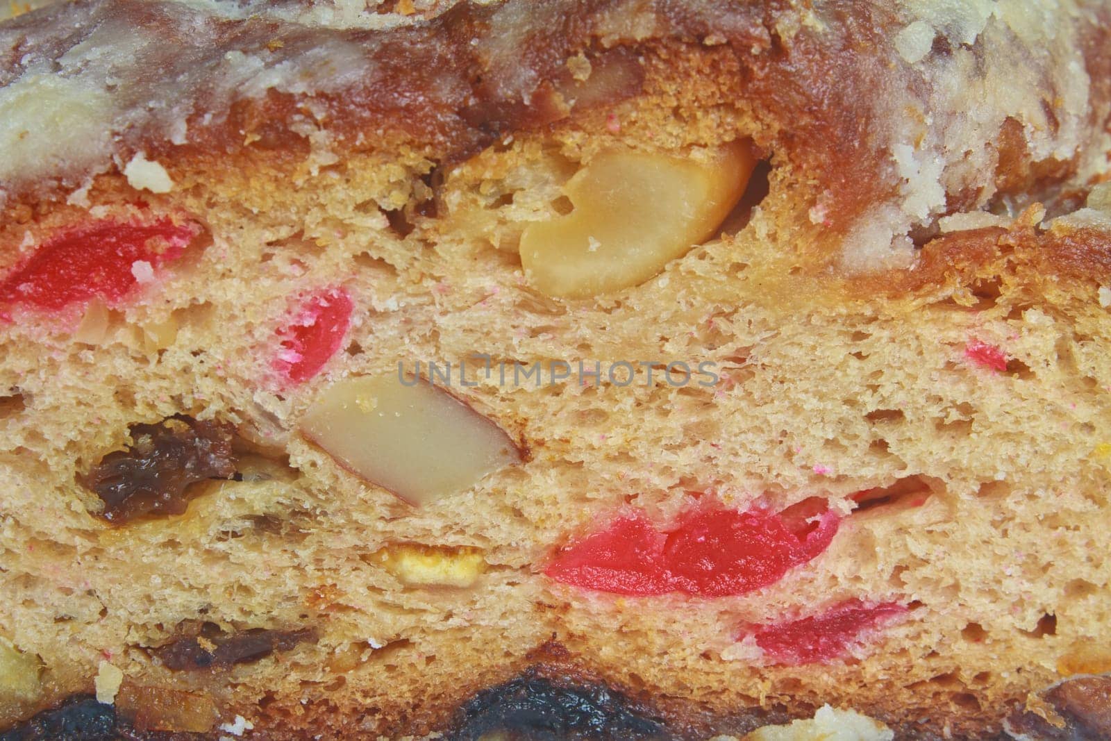 Fruitcake with raisin and Seasoning on table
