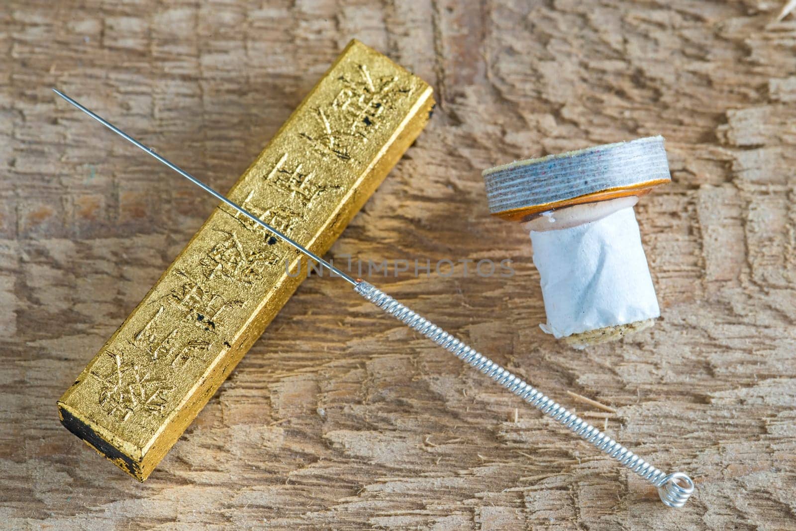 Acupuncture needle with moxa cone
