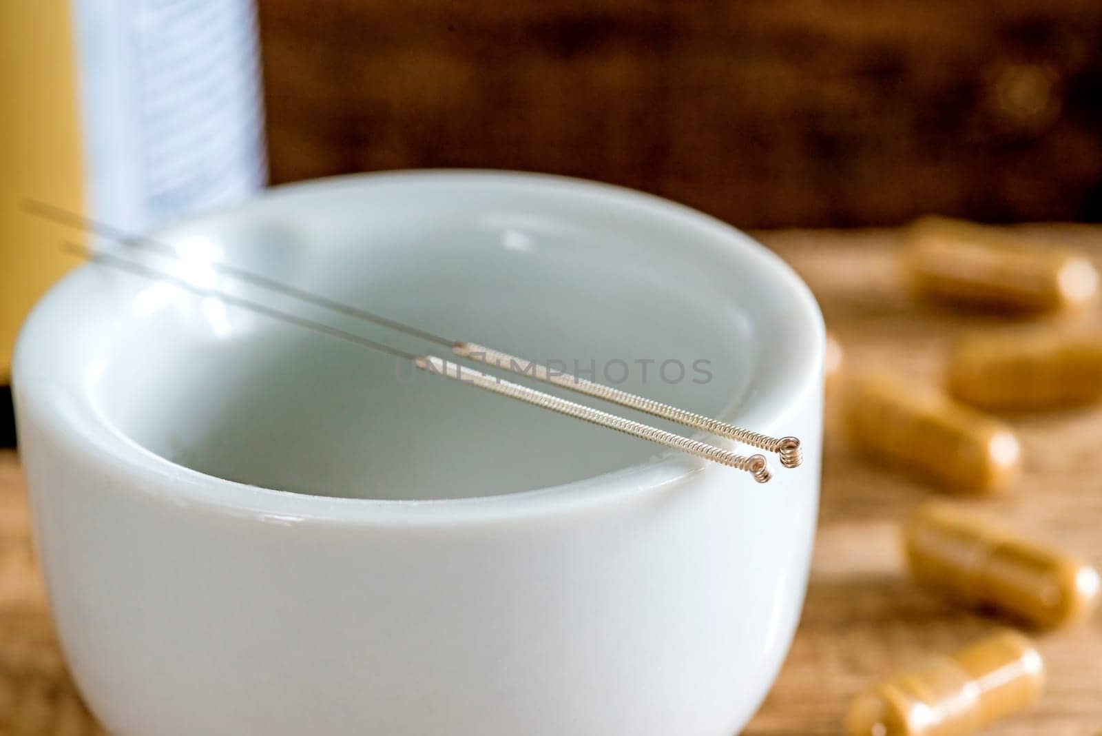 Acupuncture needles with mortar