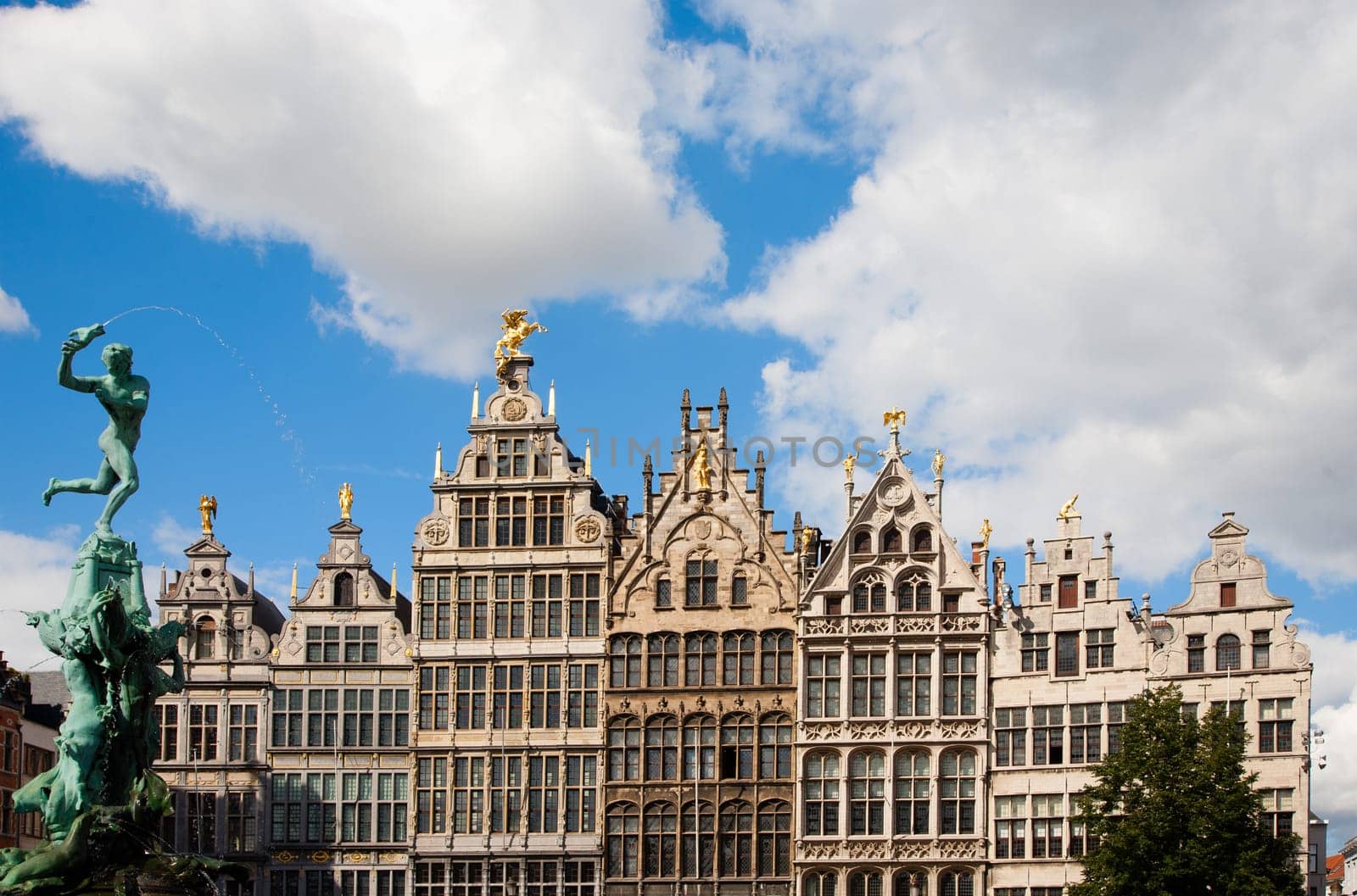 Guildhouses in Antwerp with the statue of Brabo and the giant's hand.