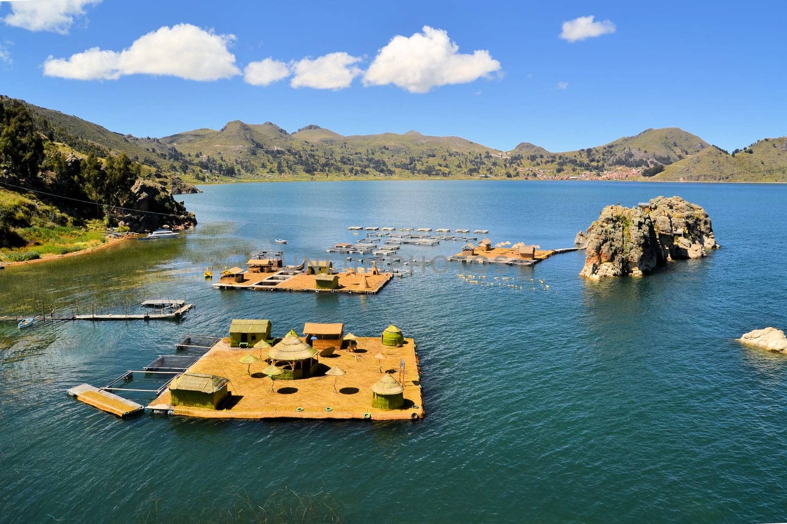 Floating Uros islands on lake Titicaca, largest high altitude lake in the world (3808m) in Peru and Bolivia.