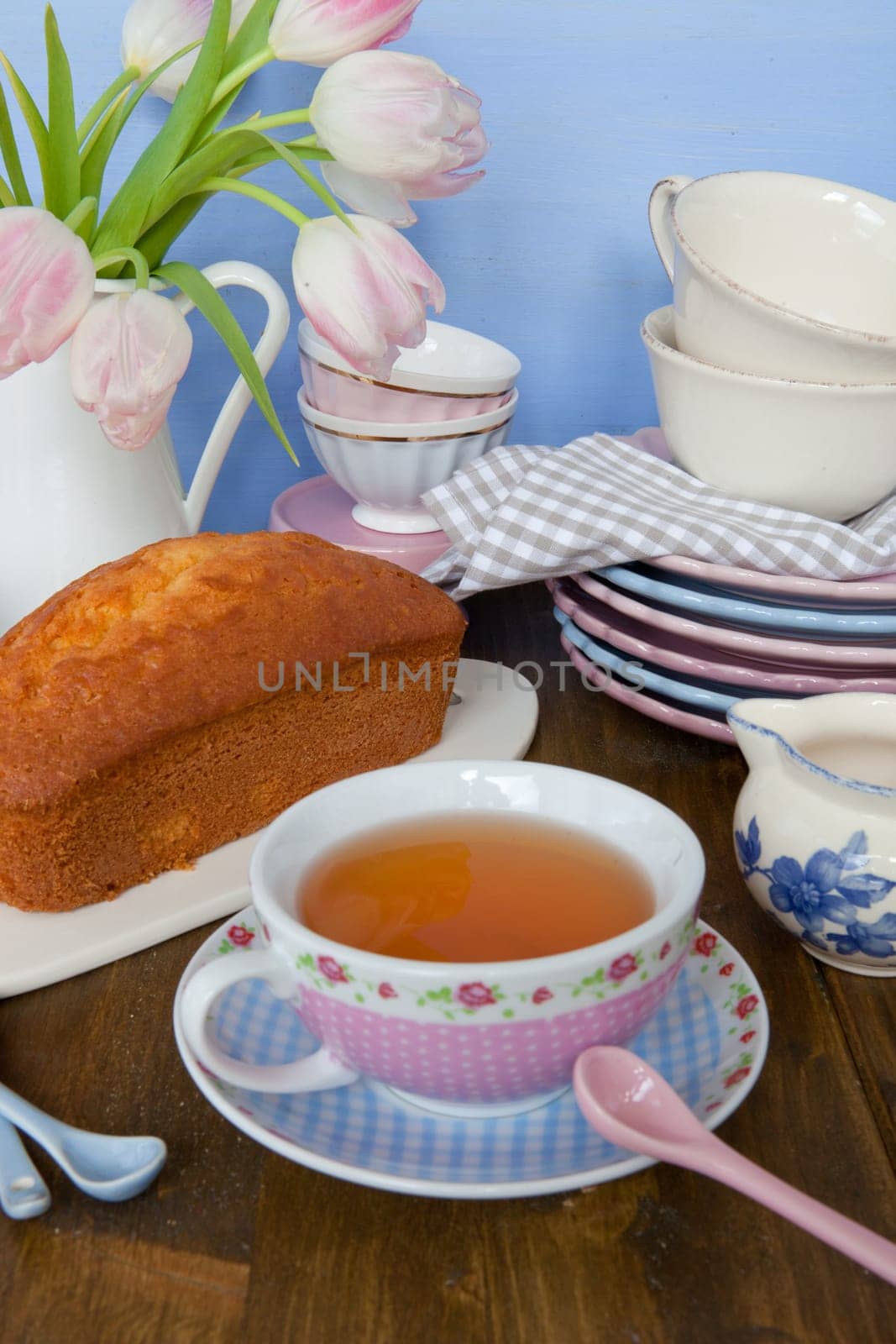 Sand cake and tea on colourful dishes