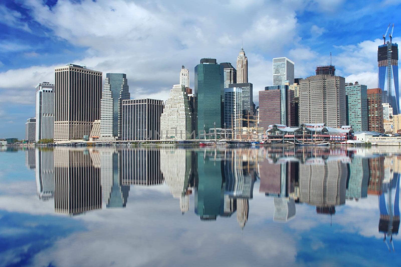Lower Manhattan reflection (New York City, USA)).