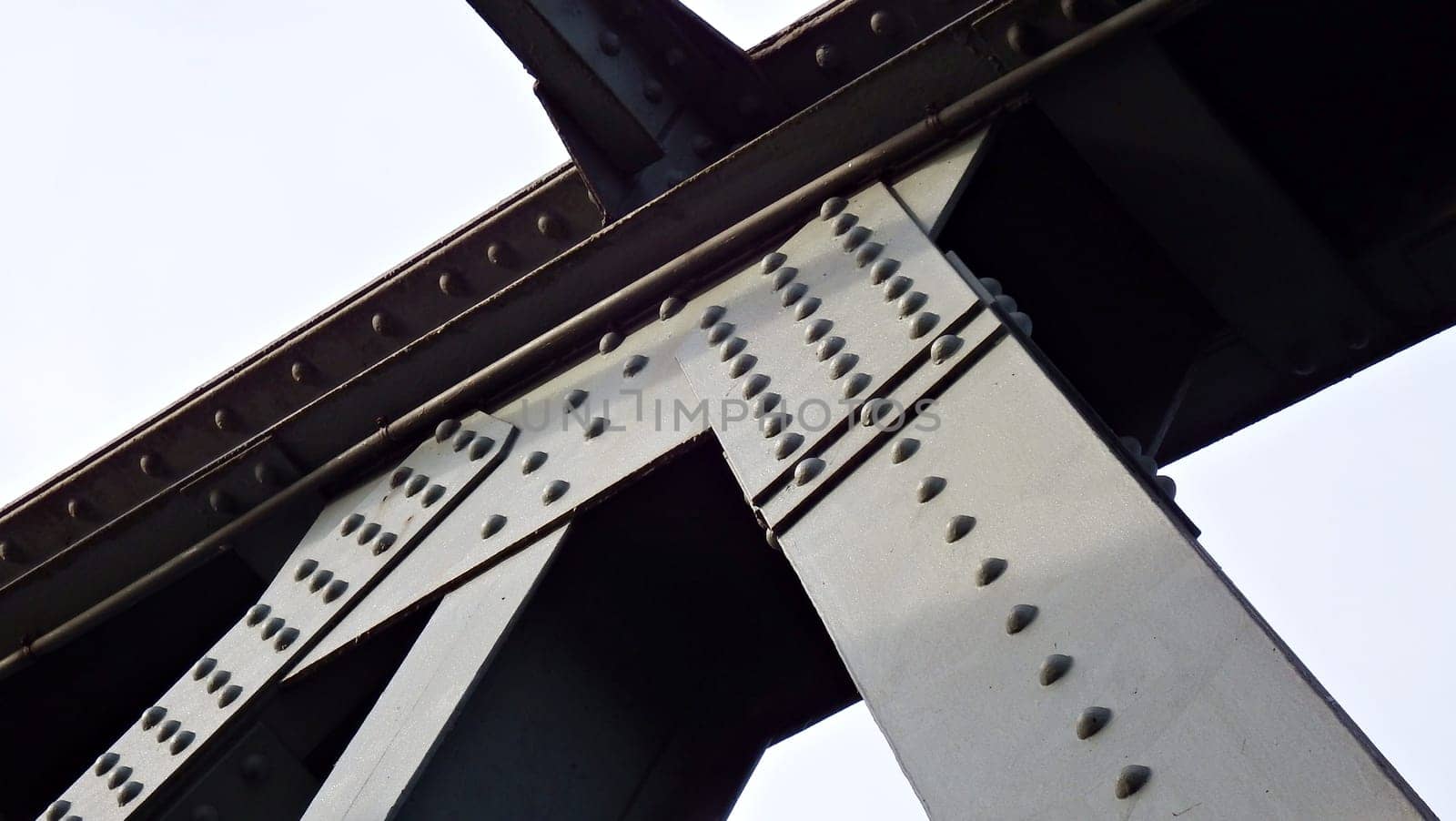 Bridge construction made of iron and rivets