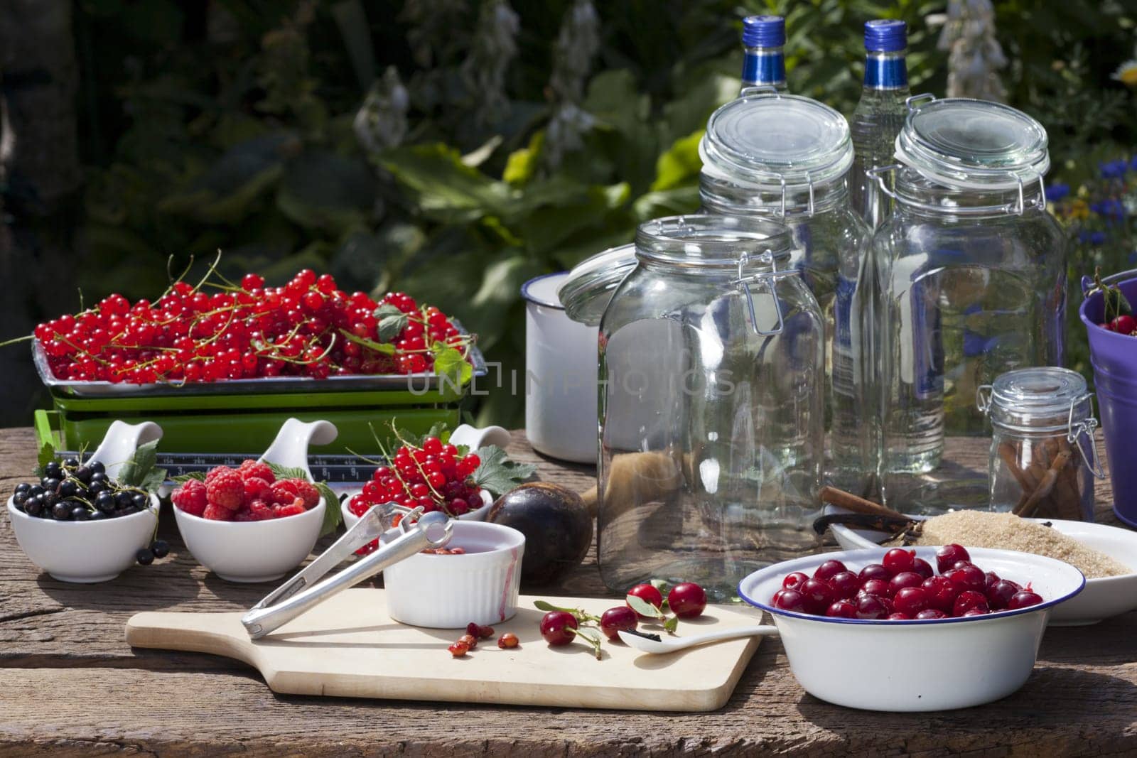 Make your own cherry liqueur,Step 3,stone the washed cherries