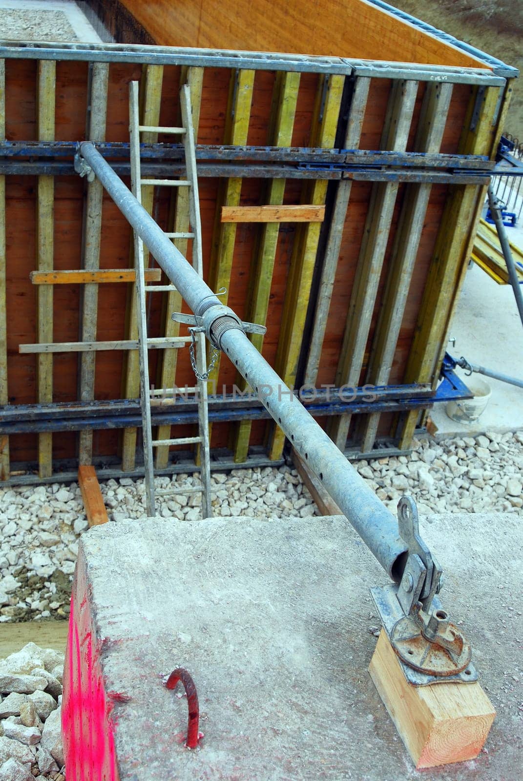 Support and cladding at Brueckenbau