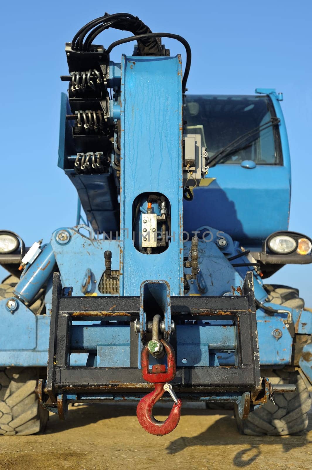 Hook carabiner of a crane