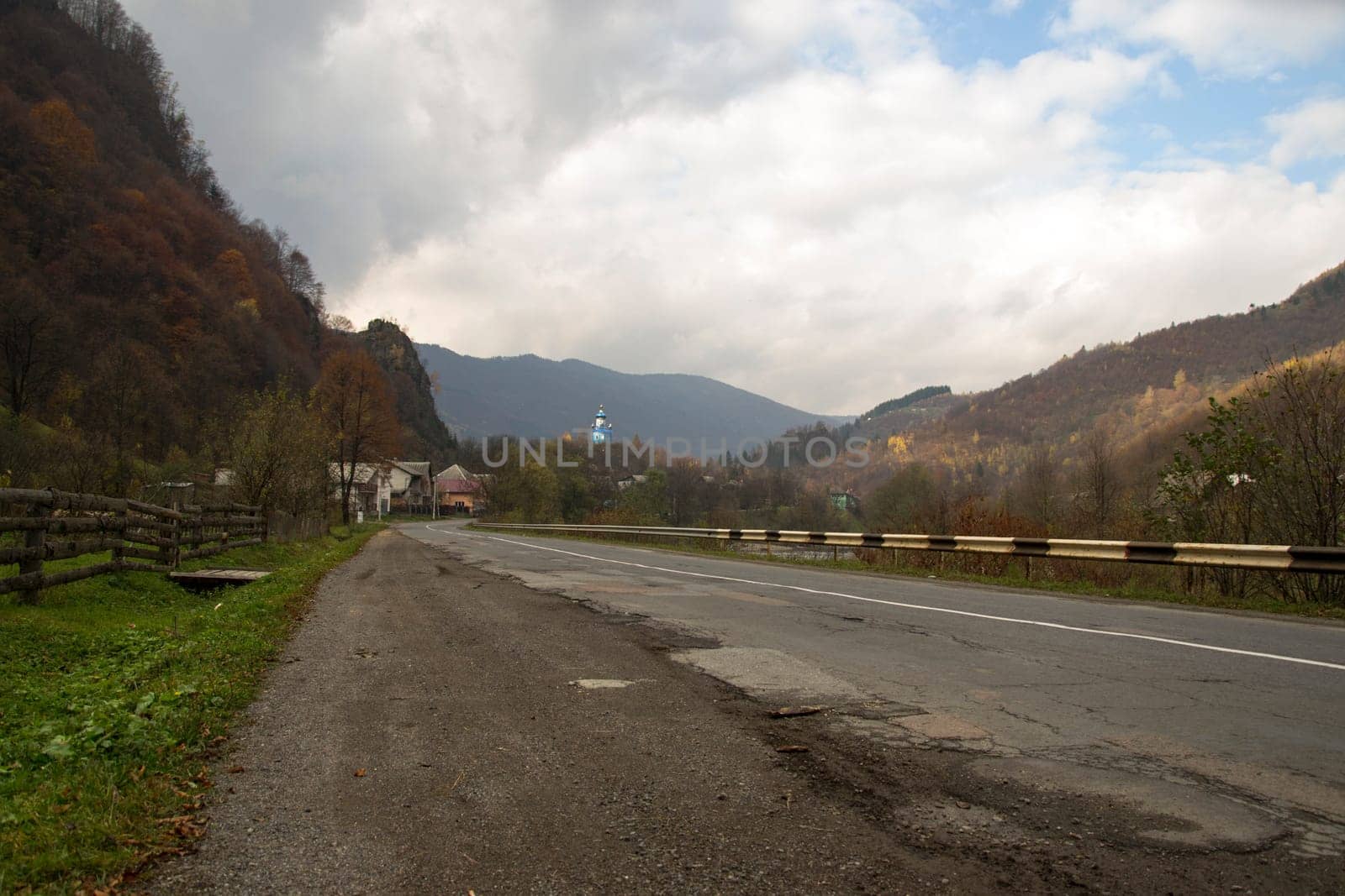 The road to the house in the mountains