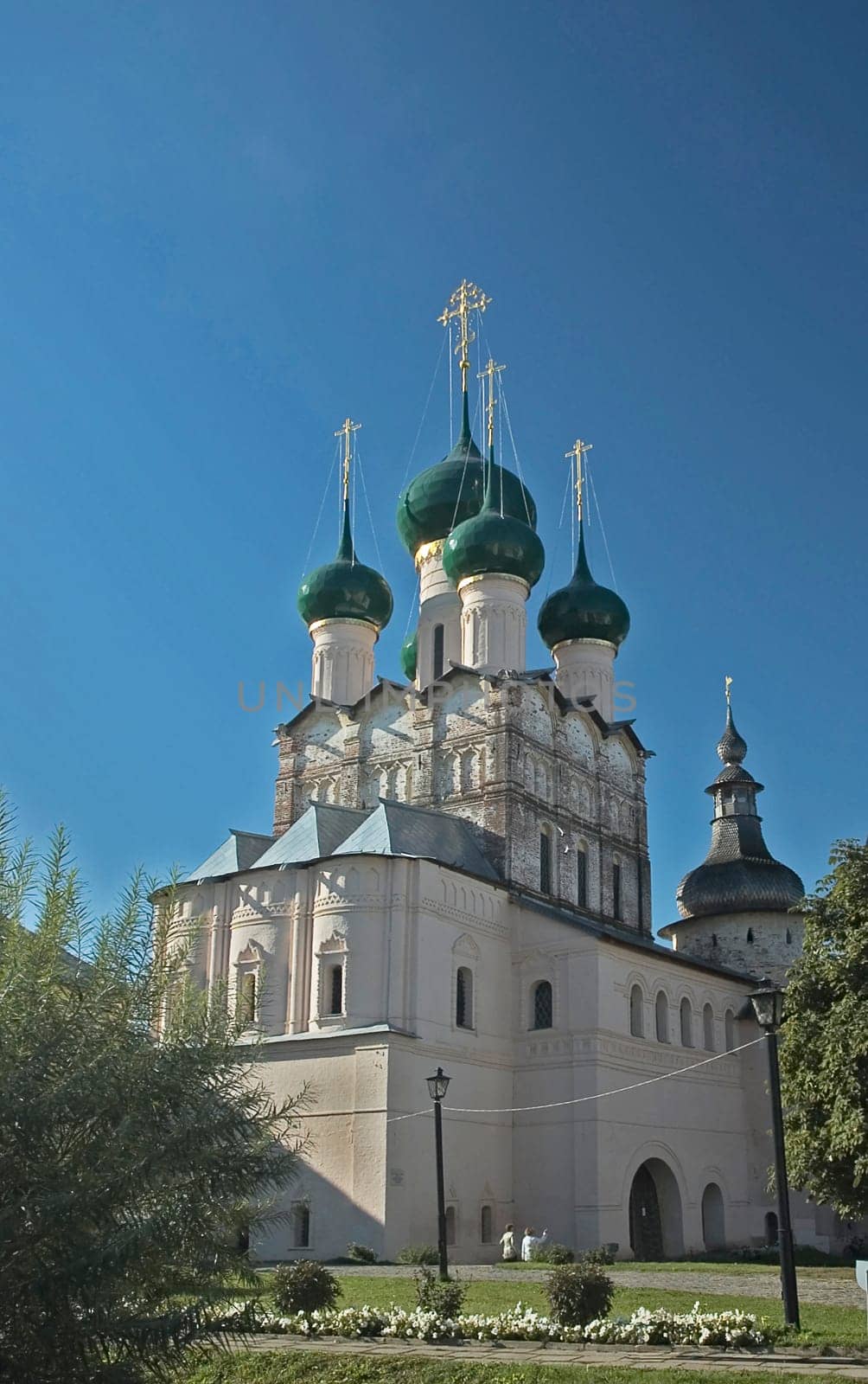 While the official name of the town is Rostov, it is better known to Russians as Rostov Veliky, i.e. Rostov the Great. This name is used to distinguish it from Rostov on Don, which is now a much larger city
