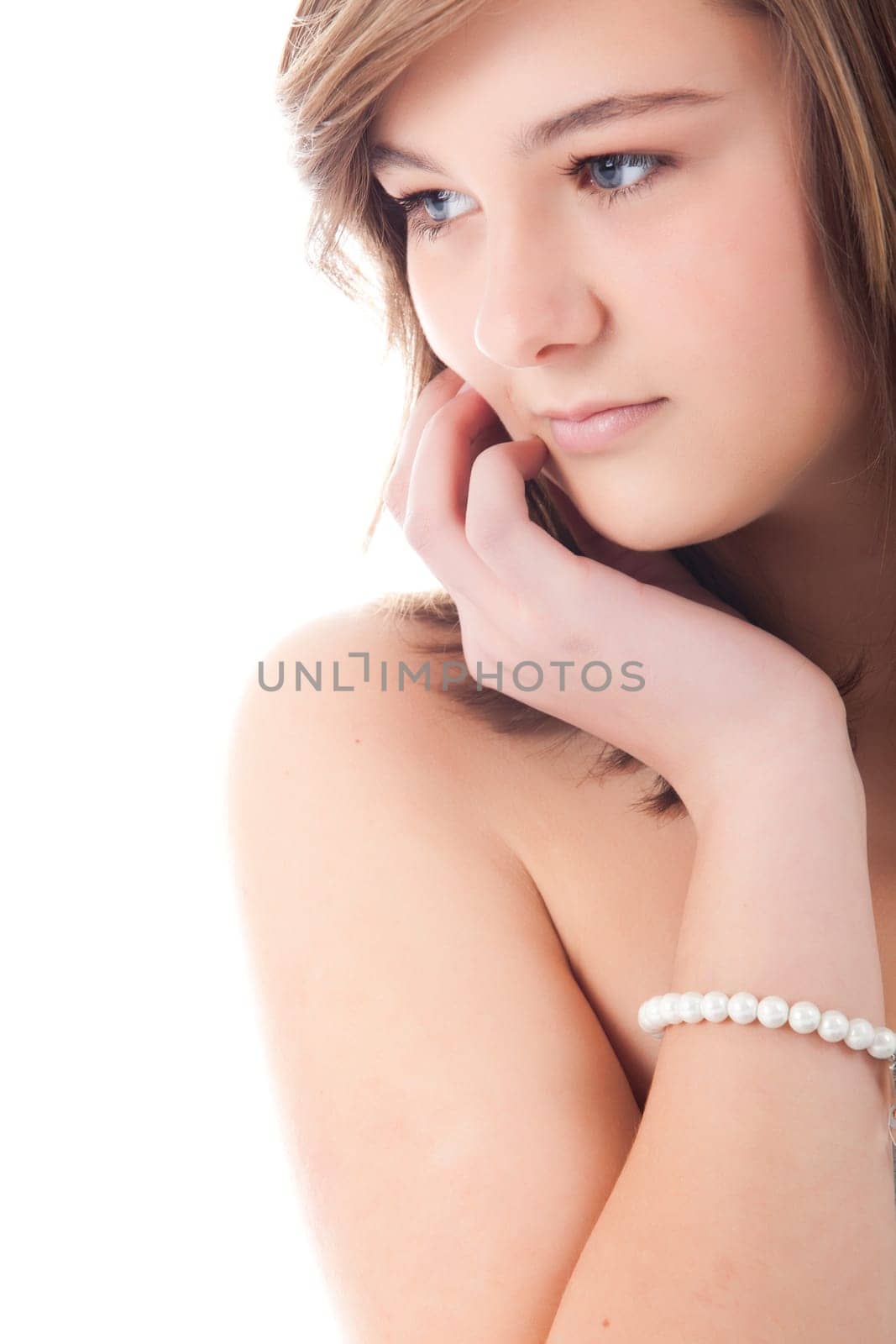 Young teenager in de studio on white