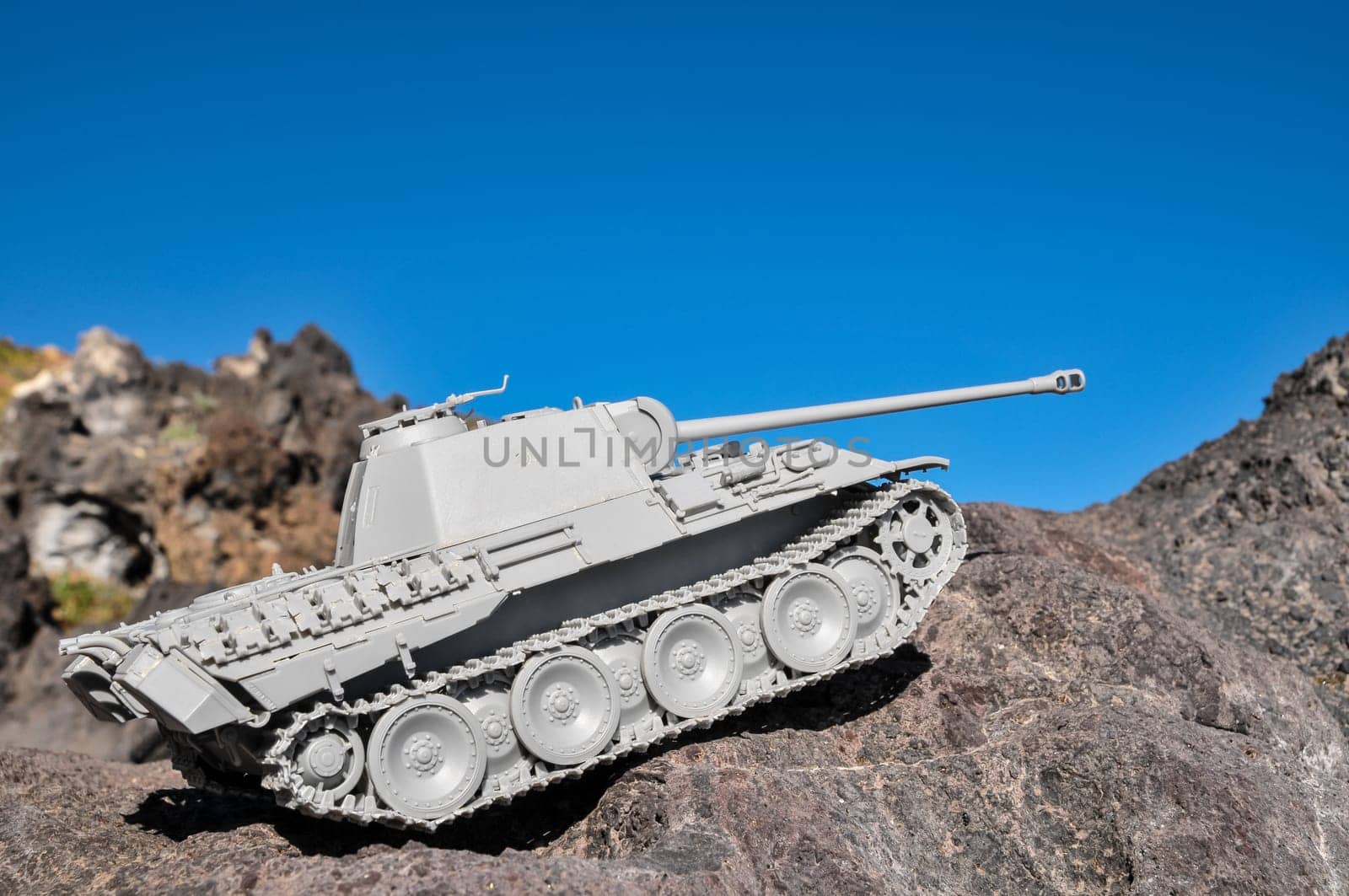 Old Ancient Vinatge Figurine Model Gray Tank From World War