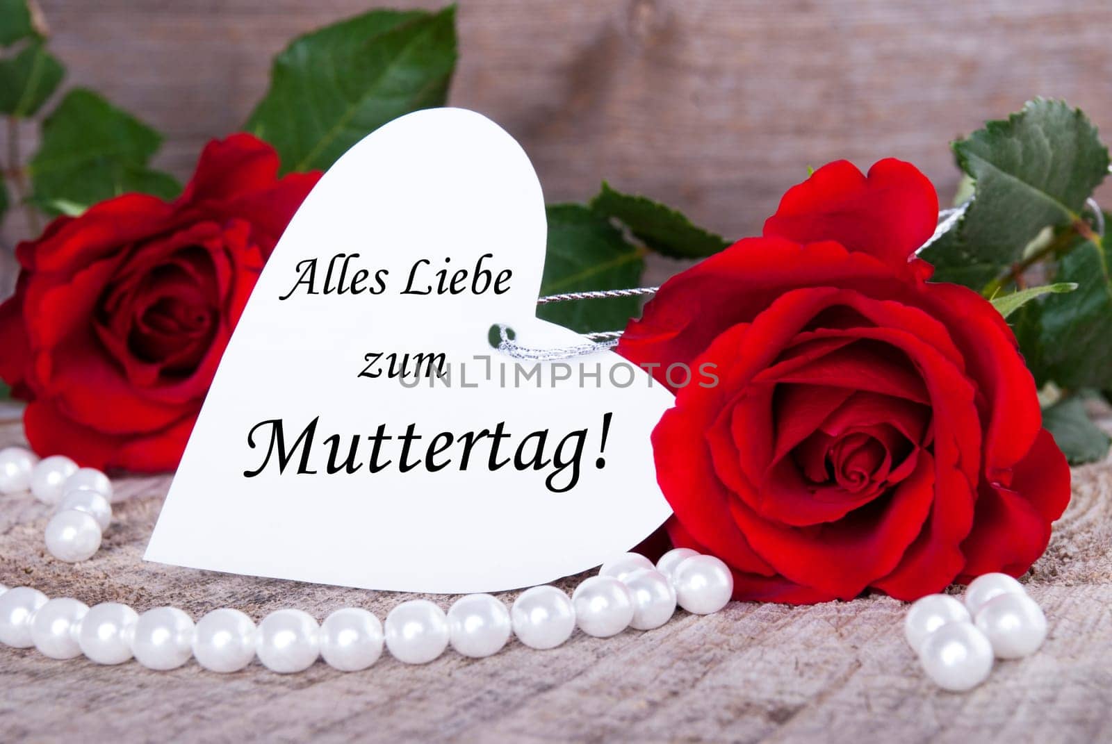 Heart Label with the German Words Alles Liebe zum Muttertag which means Happy Mothers Day and Roses
