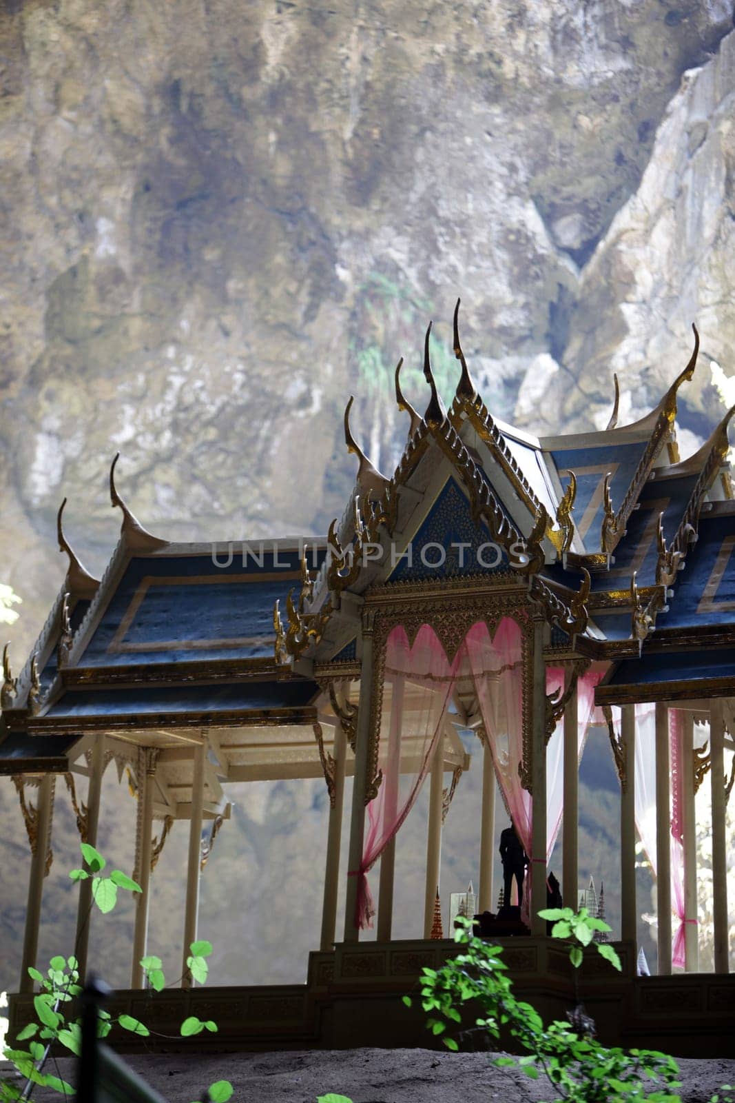 The Hoehle Tham Phraya Nakhon with the Royal Hall of Rama V from 1890 in the rocky landscape of khao Sam Roi Yot National Park on the Gulf of Thailand in the south western of Thailand in South East Asia. Flueeler)