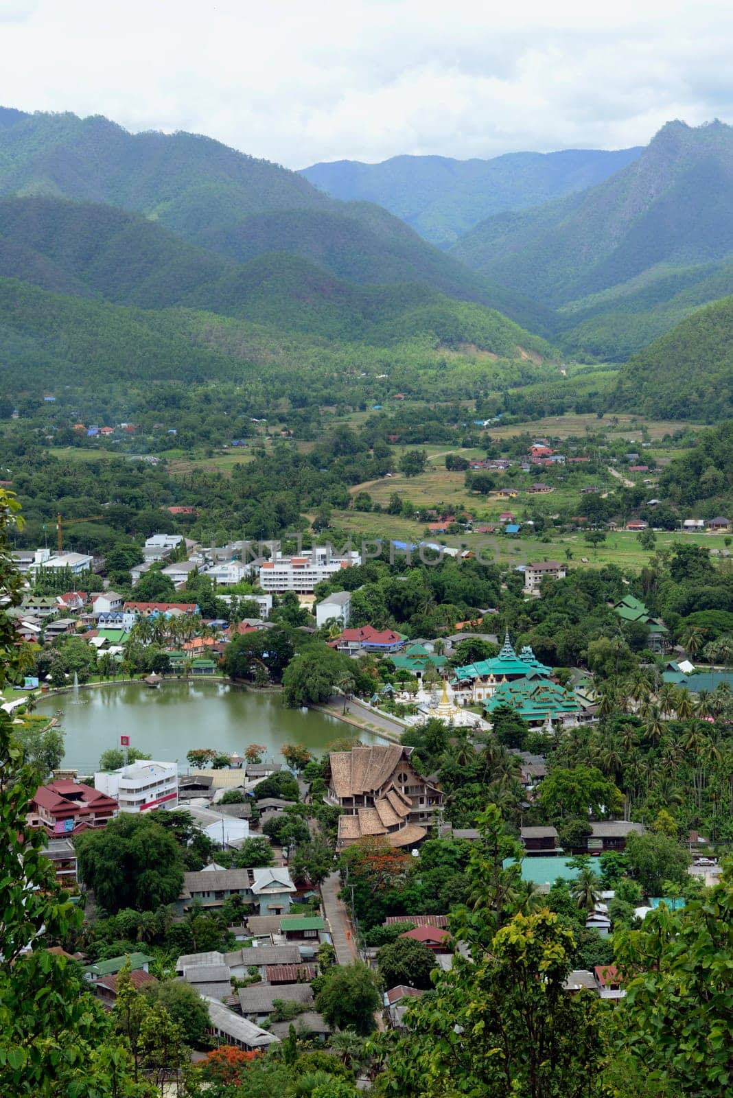 Die Landschaft mit der Bergstrasse zwischen Mae Hong on und pai in der Bergregion von Mae Hong Son im norden von Thailand in Suedostasien.