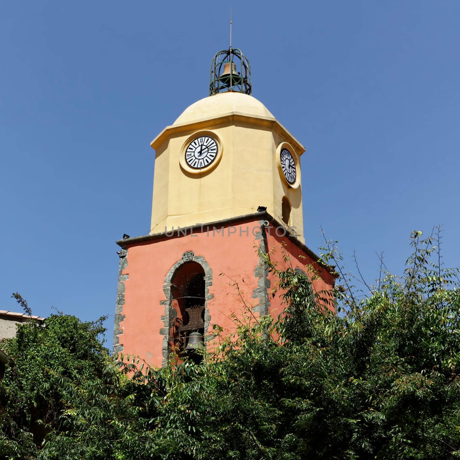 St-Tropez,Pfarrkirche,Eglise paroissiale Notre-Dame-de-l'Assomption aus dem 16. Jahrhundert,Cote d'Azur - Saint Tropez,parish church,Eglise paroissiale Notre-Dame-de-l'Assomption from the 16th century,Cote d'Azur,Southern France