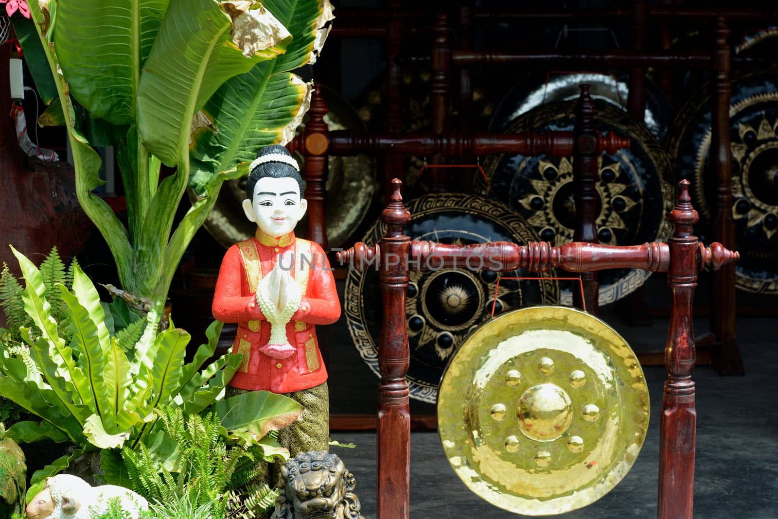 Ein Gong Shop im Gong Village Phibun Mangsahan in der Umgebung von Ubon Ratchathani im nordosten von Thailand in Suedostasien.
