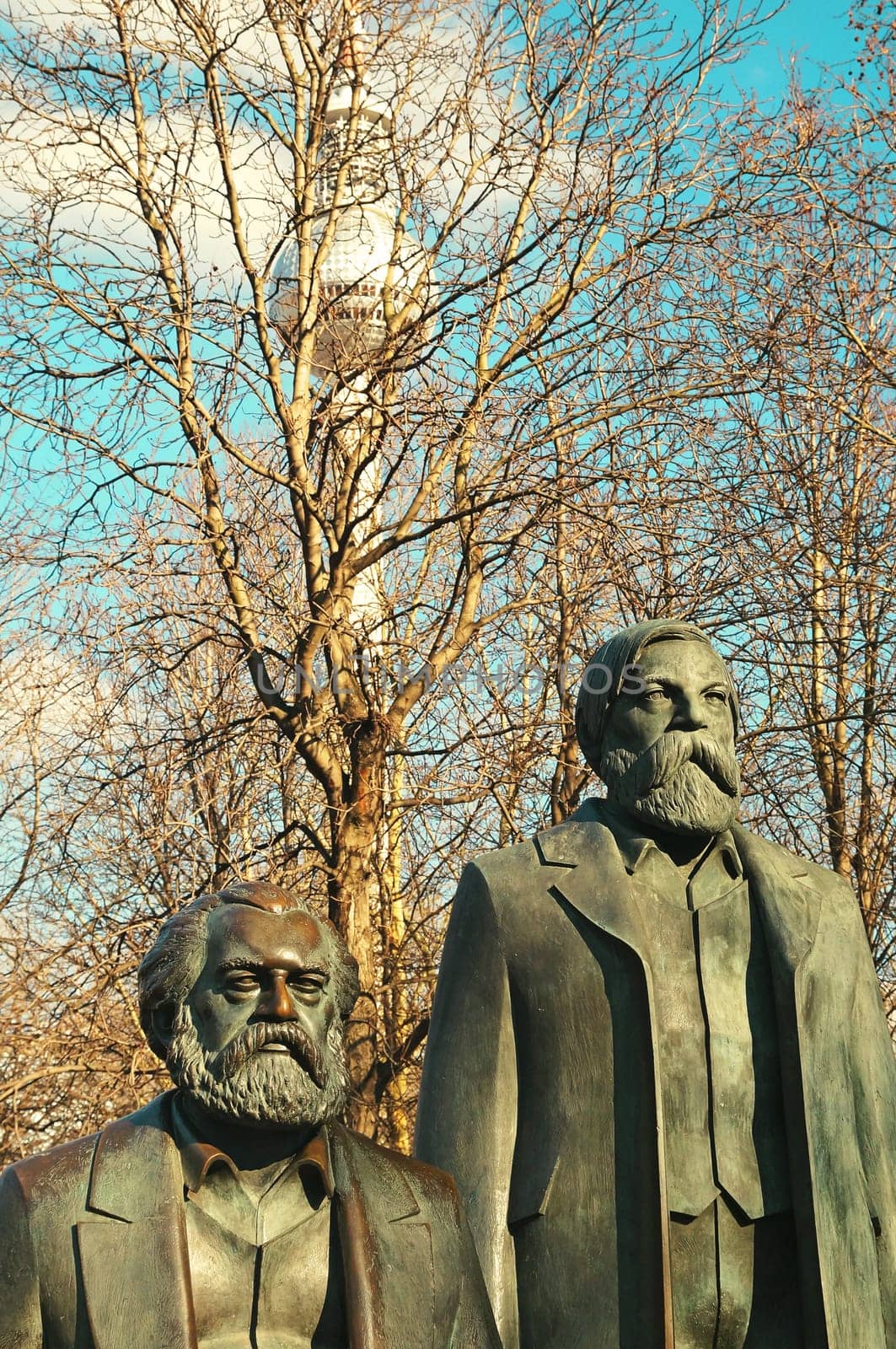 Marx-Engels-Denkmal Deutschland Berlin / Marx-Engels-Monument Germany Berlin