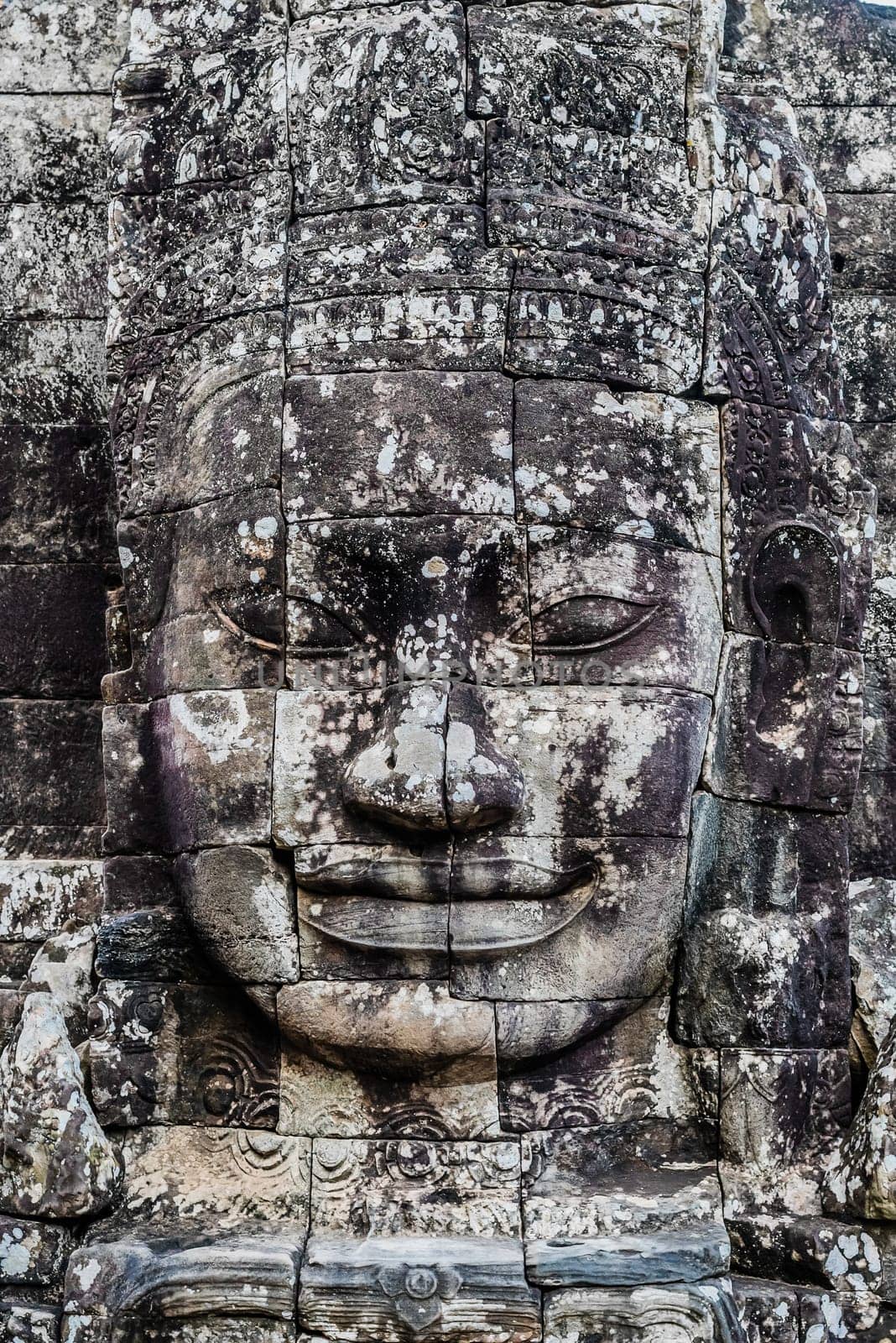 giant face prasat bayon temple angkor thom cambodia