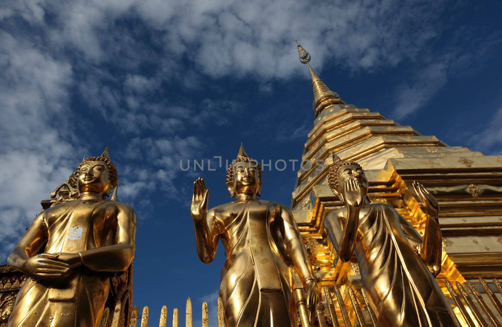 Der Chedi der Tempel Anlage des Wat Phra That Doi Suthep bei Chiang Mai in der Provinz Chiang Mai im Norden von Thailand in Suedostasien.