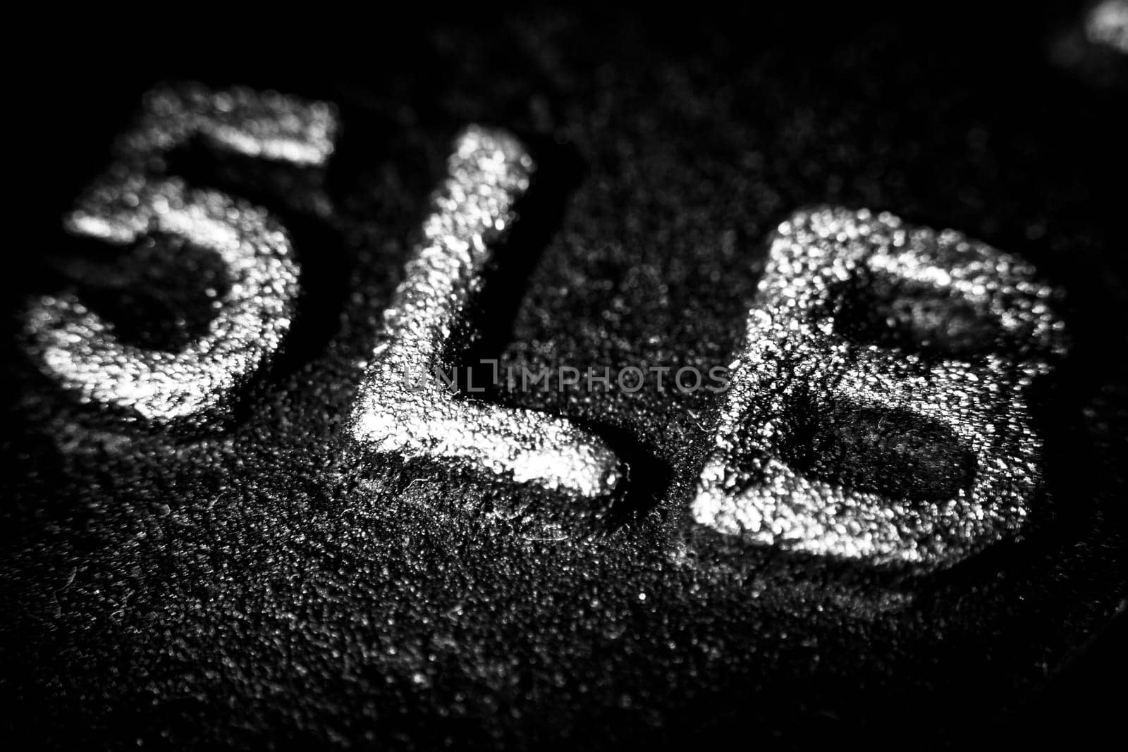 Pesa de 5 libras en macro. El detalle de la textura me recuerda al de un chocolate negro.             Weighs 5 pounds in macro. The detail of the texture reminds me of a black chocolate.