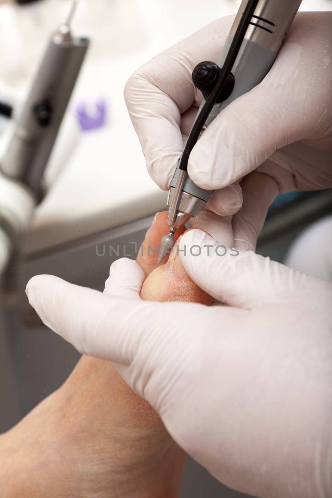 Repolish toenail with machine